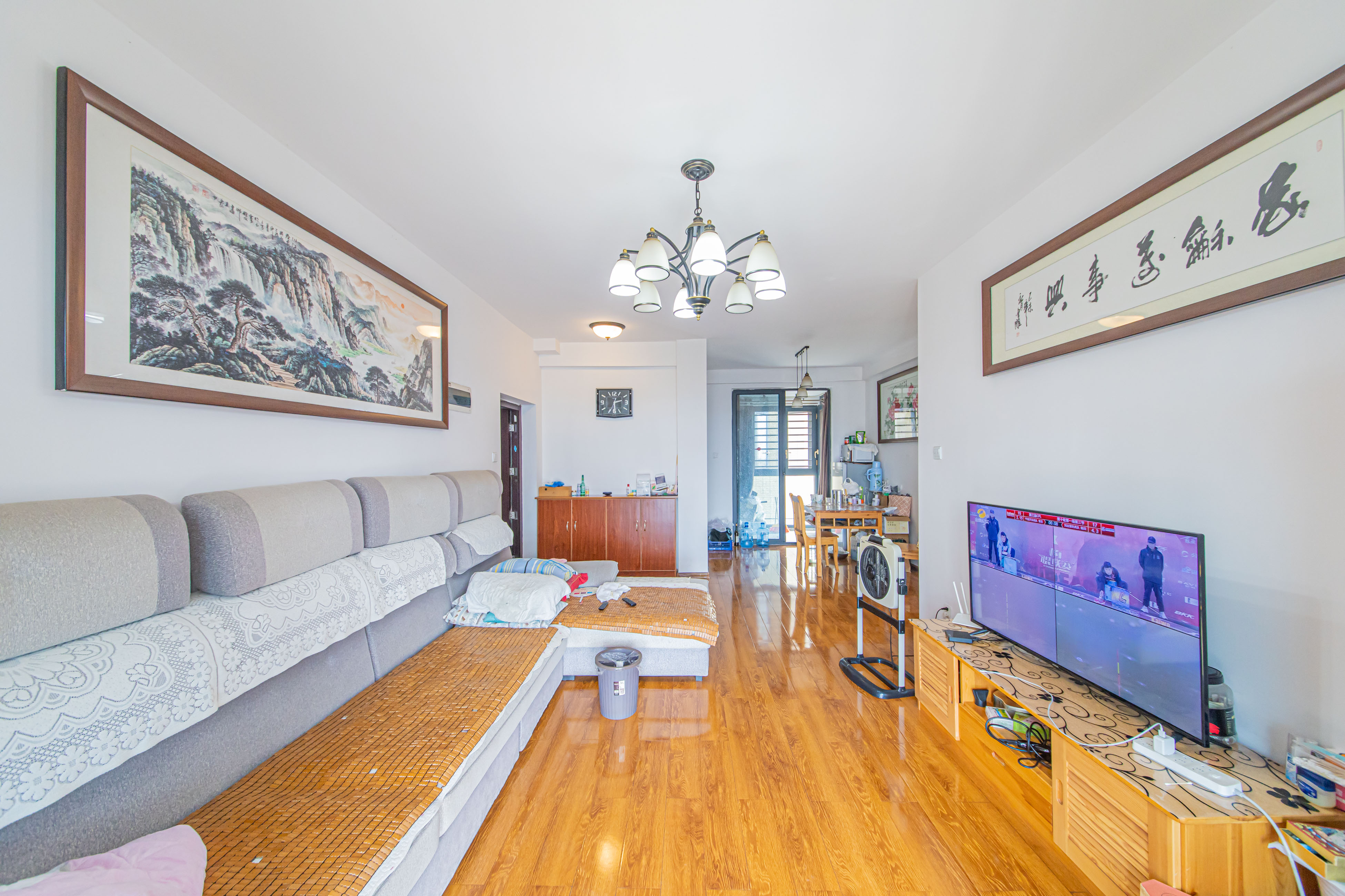 丽水熙园  3室2厅1卫    104.9万 丽水熙园  3室2厅1卫    104.9万客厅