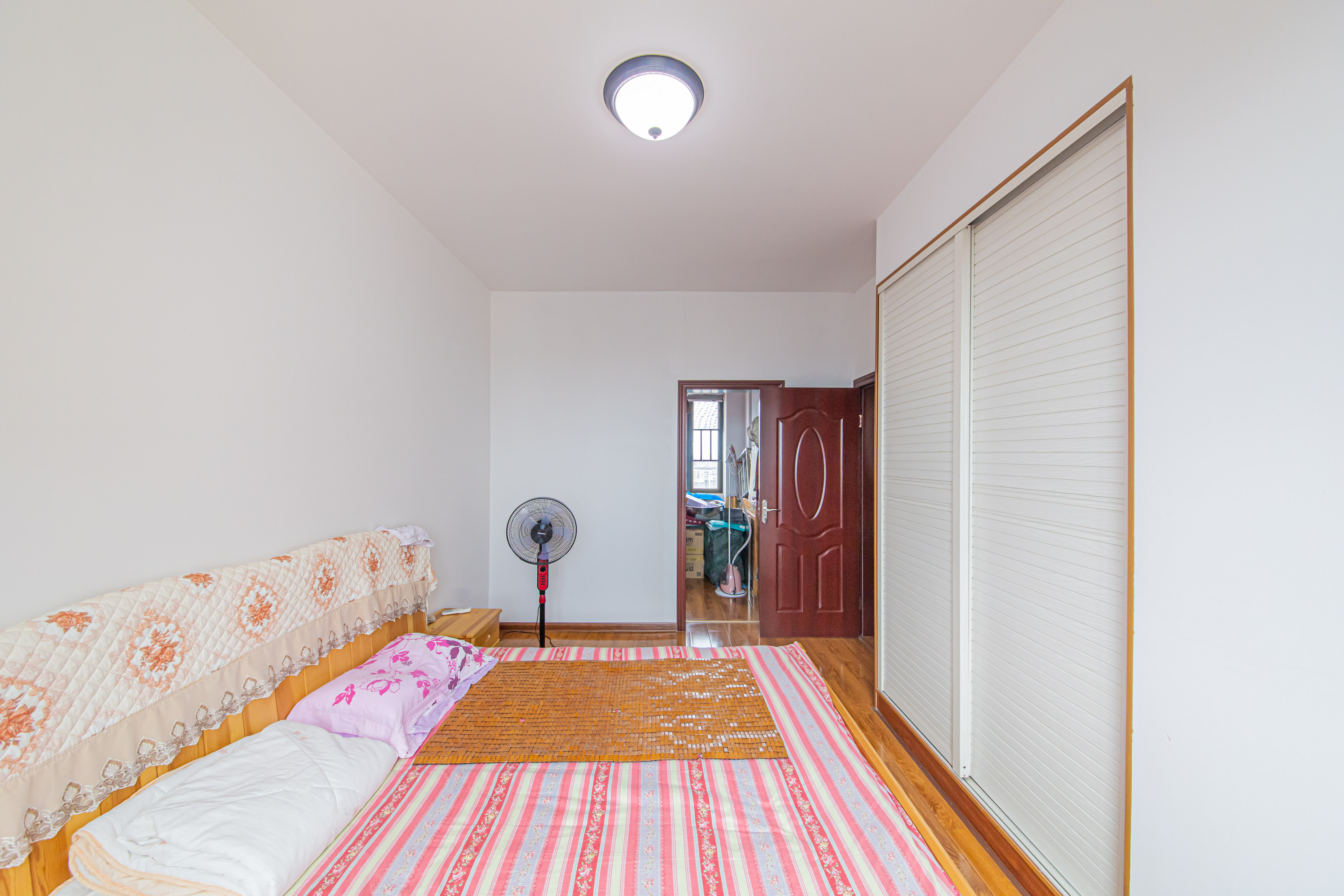 丽水熙园  3室2厅1卫    104.9万 丽水熙园  3室2厅1卫    104.9万卧室