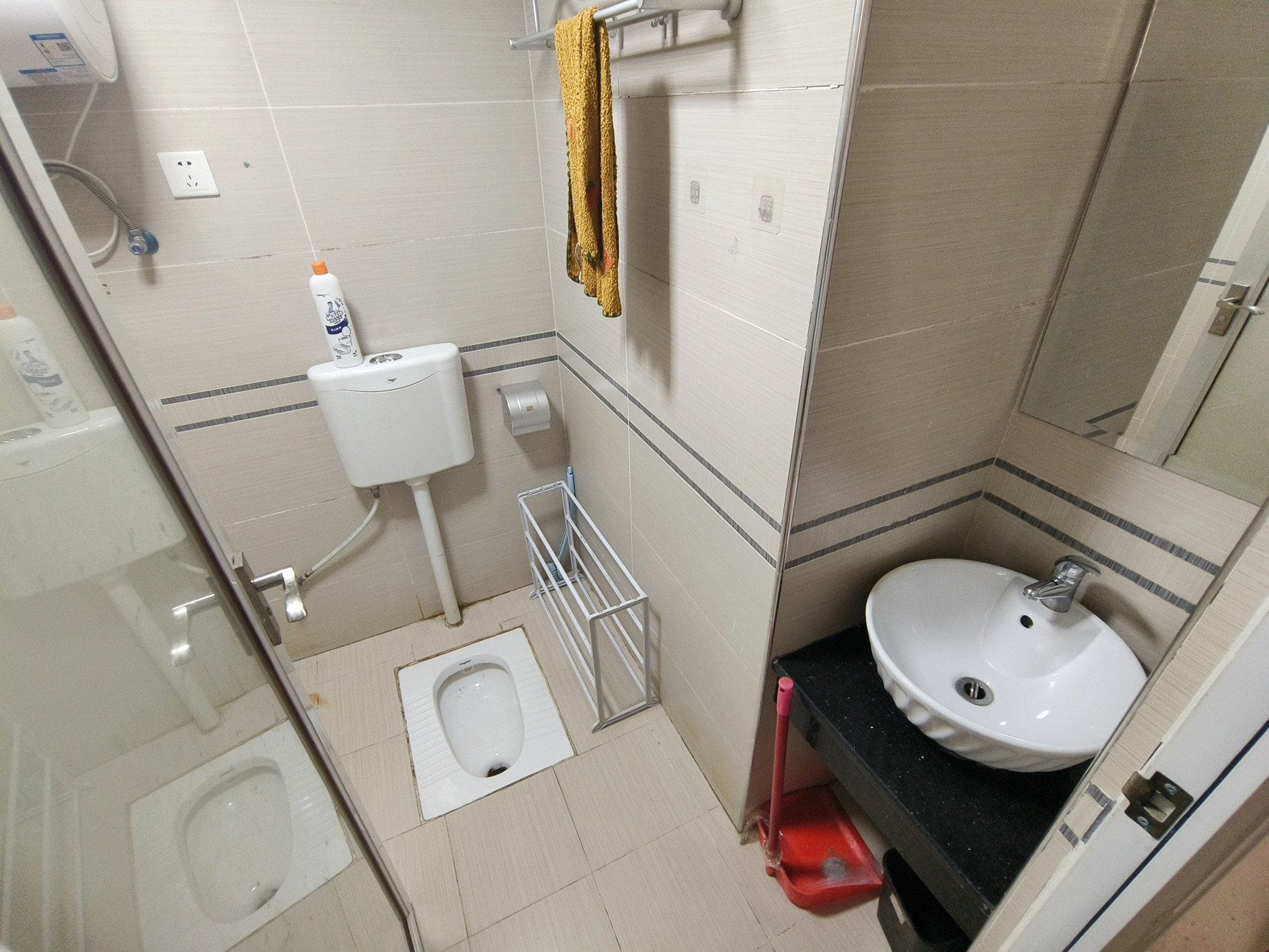 月亮湾草莓街区一、二期 1室1厅1卫 28.0万 月亮湾草莓街区一、二期 1室1厅1卫 28.0万卫生间