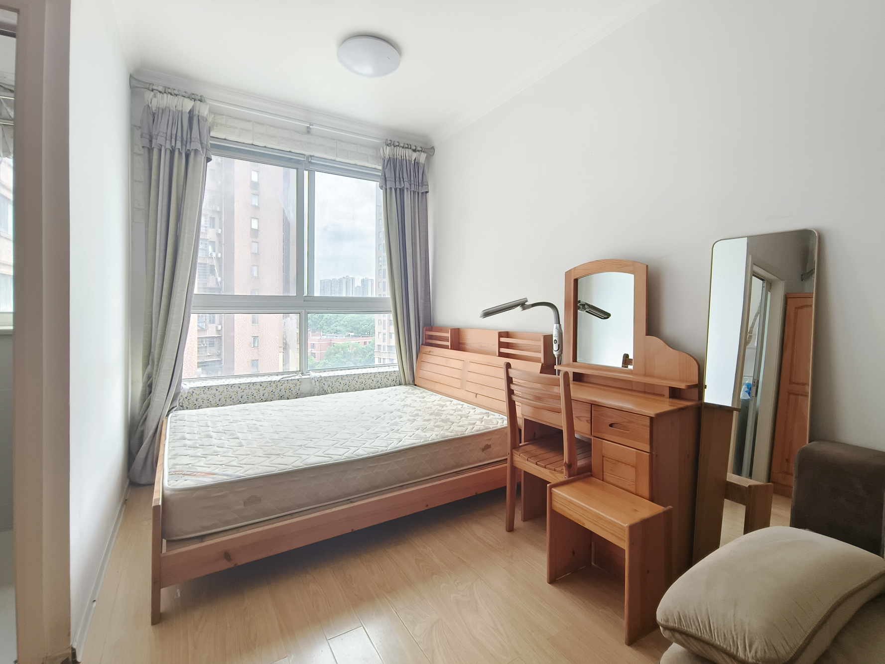 月亮湾草莓街区一、二期 1室1厅1卫 28.0万 月亮湾草莓街区一、二期 1室1厅1卫 28.0万卧室