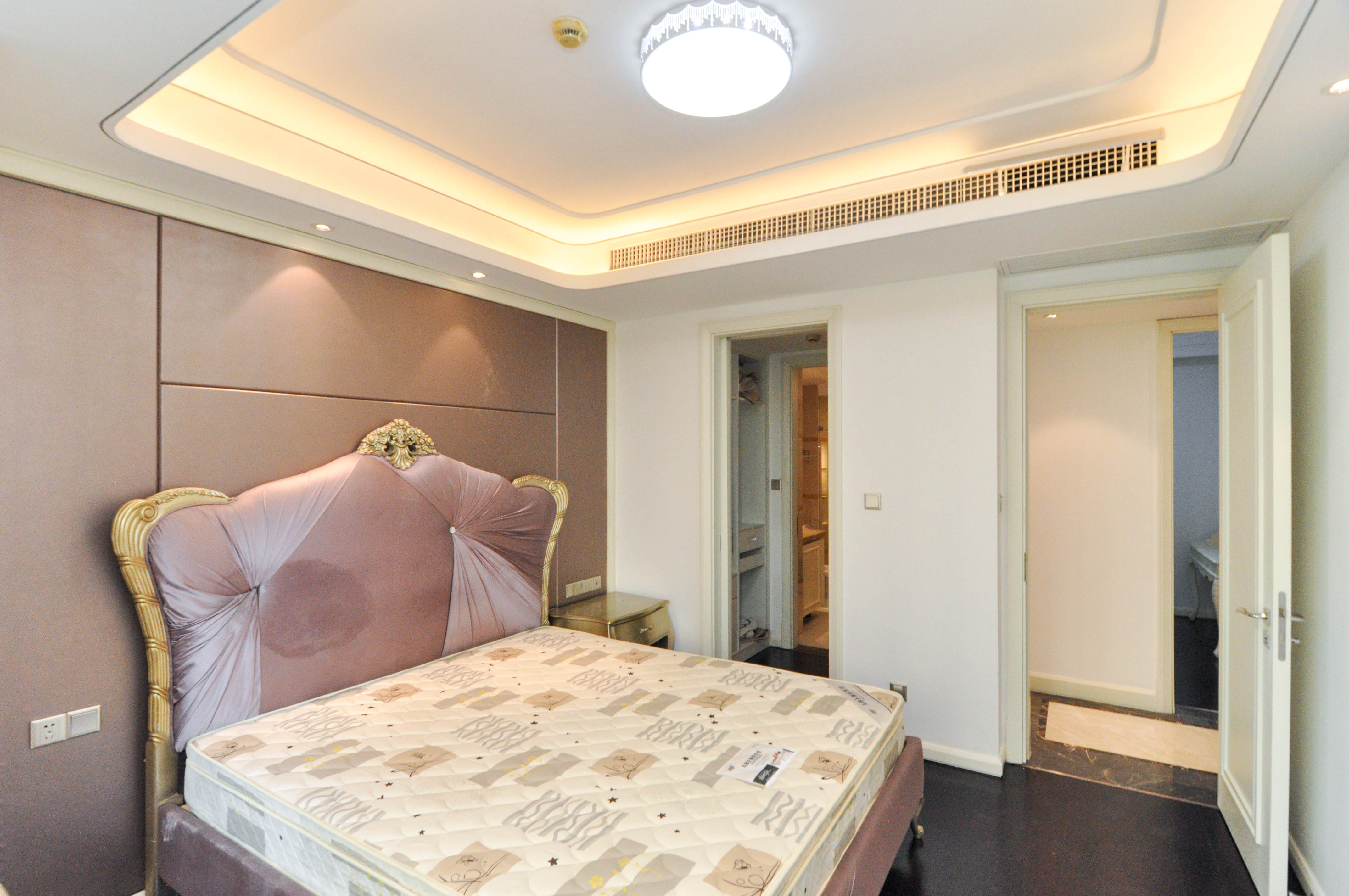 梅溪湖金茂府（金茂广场）（金茂览秀城）  3室2厅2卫    237.8万卧室