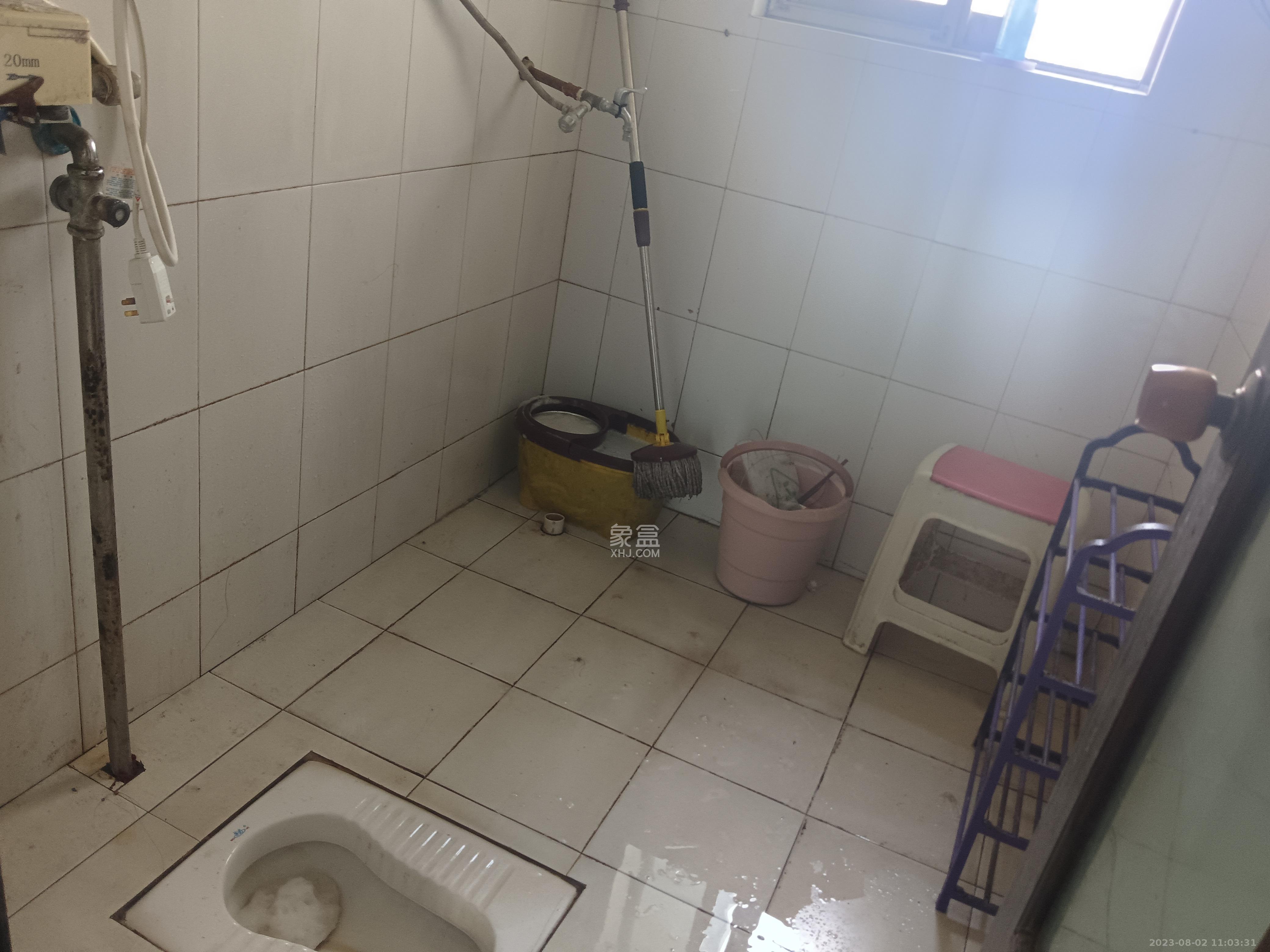 长丰源小区  4室2厅2卫    2500.0元/月室内图