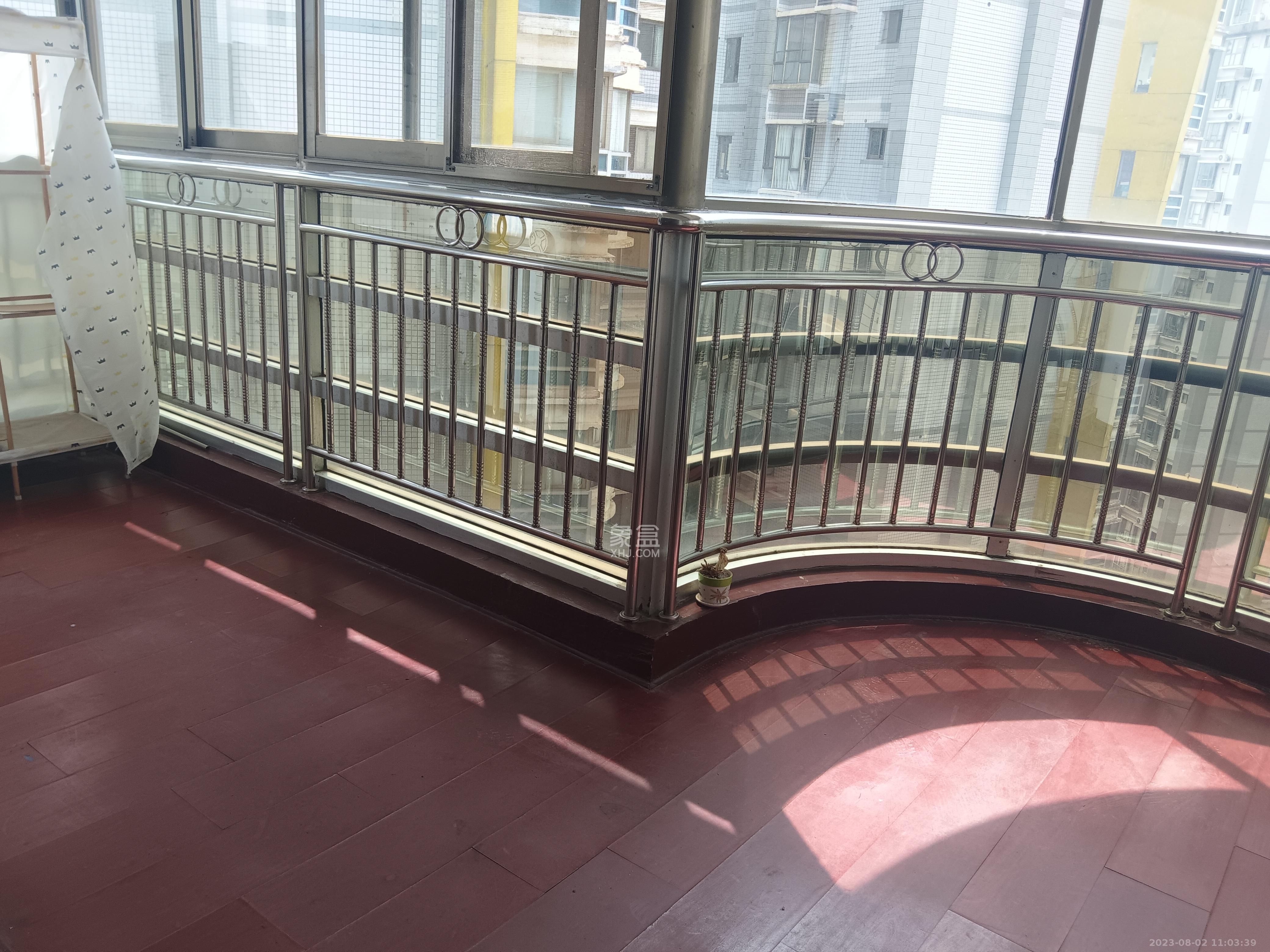 长丰源小区  4室2厅2卫    2500.0元/月室内图