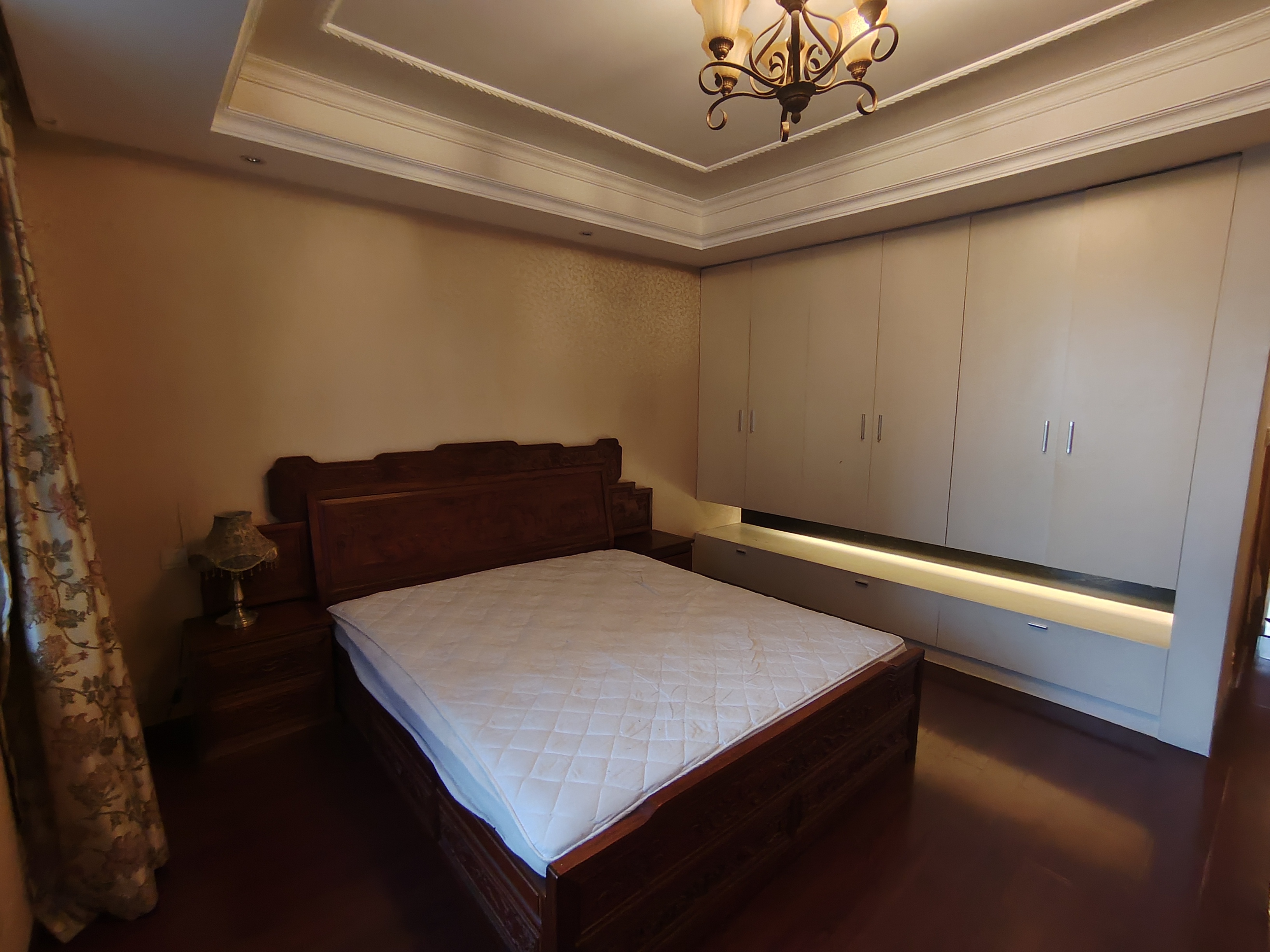 港岳豪庭  3室2厅2卫   2300.00元/月室内图