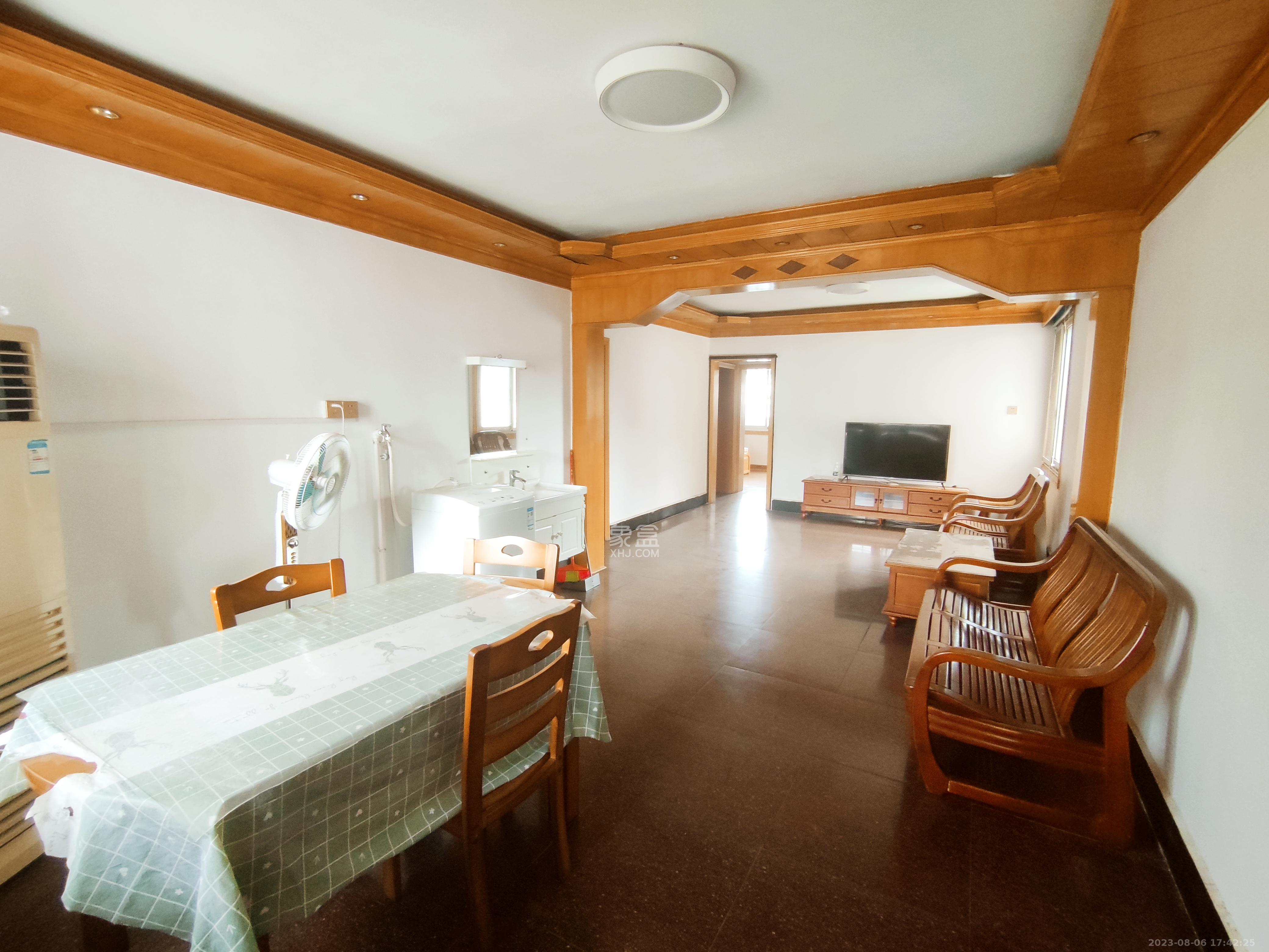 西湖新村  3室2厅1卫    2600.0元/月室内图1