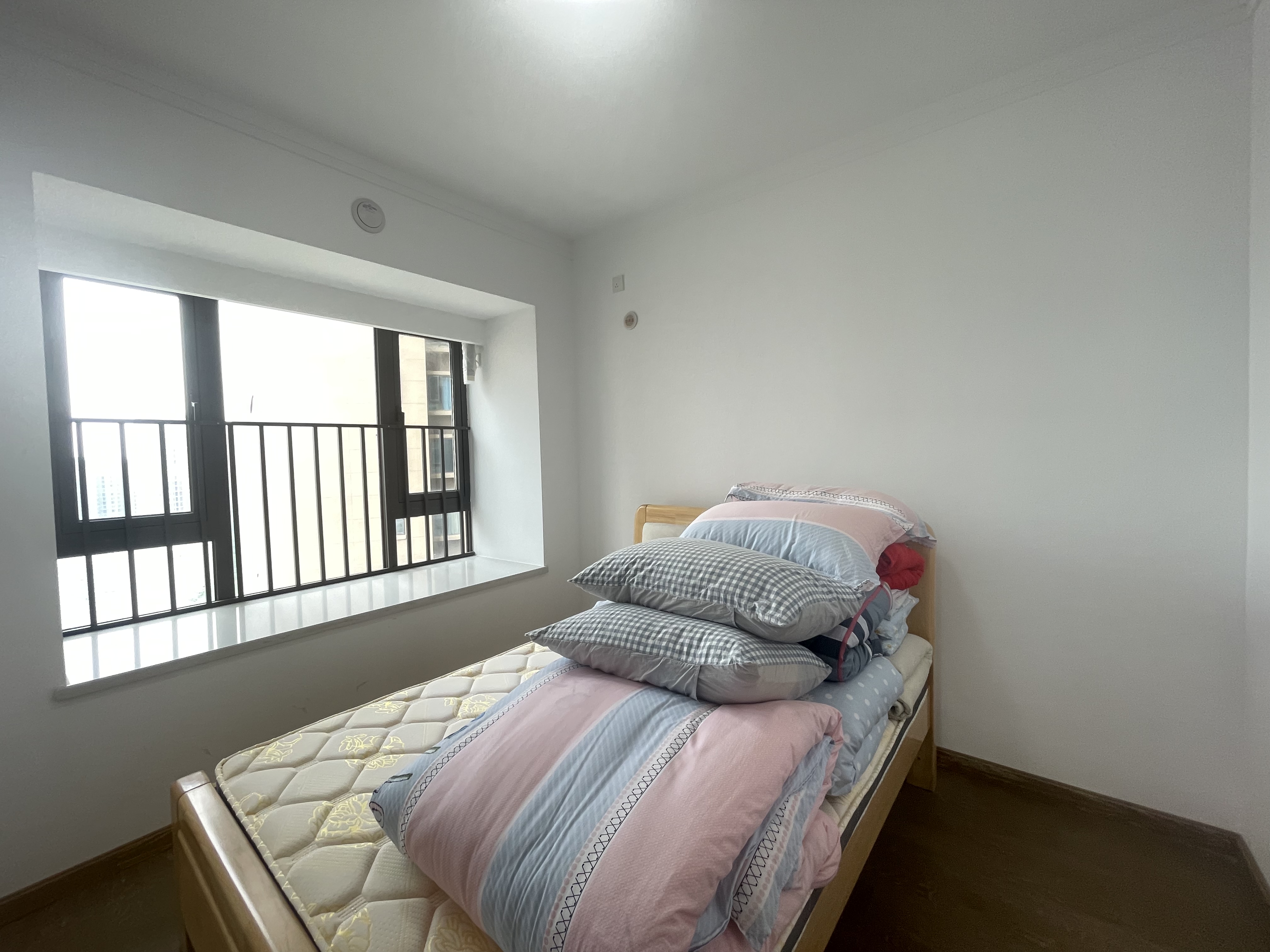 美的梧桐庄园  4室2厅2卫   2200.00元/月室内图