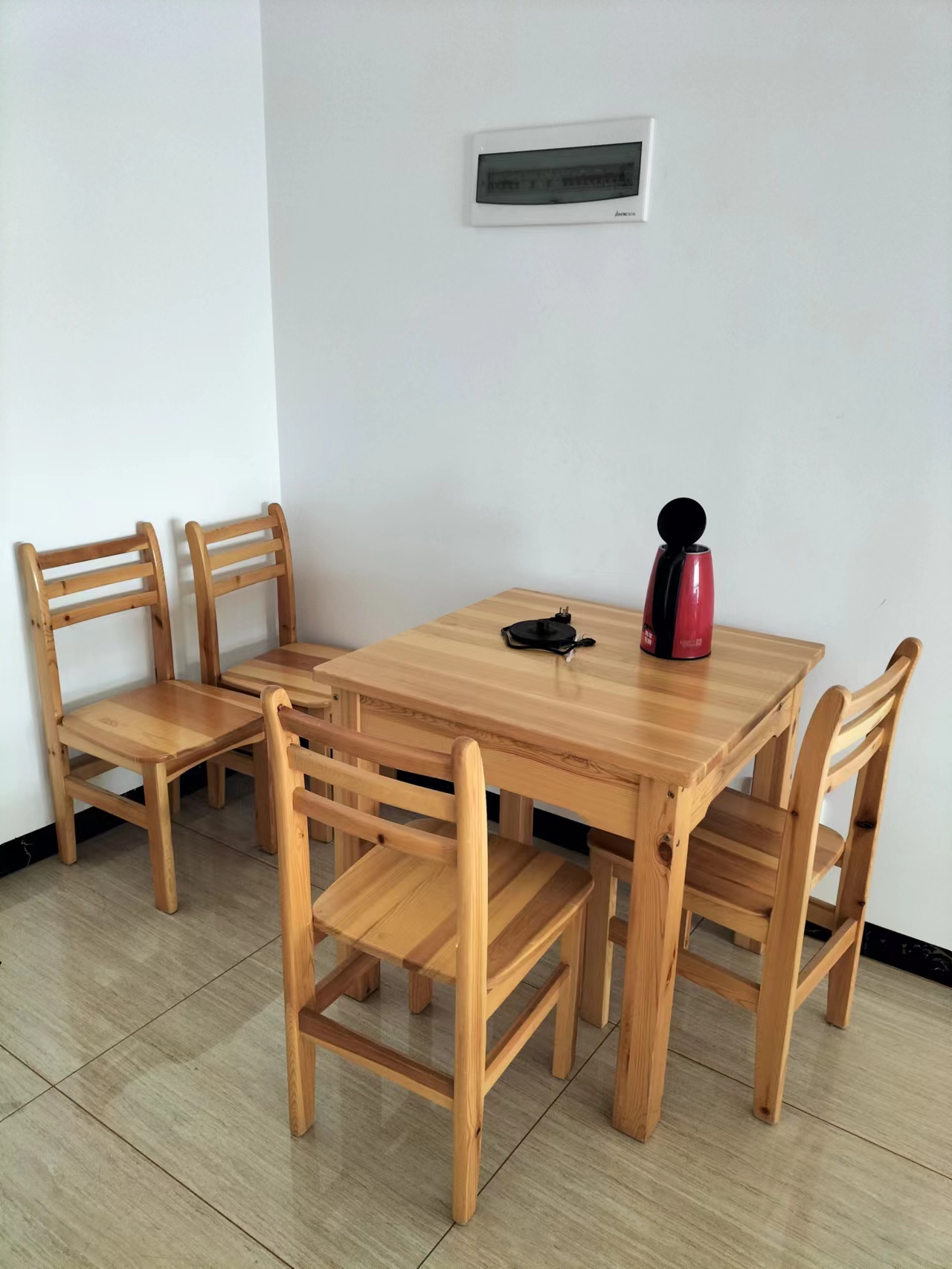 公交小区  3室2厅1卫   1500.00元/月室内图