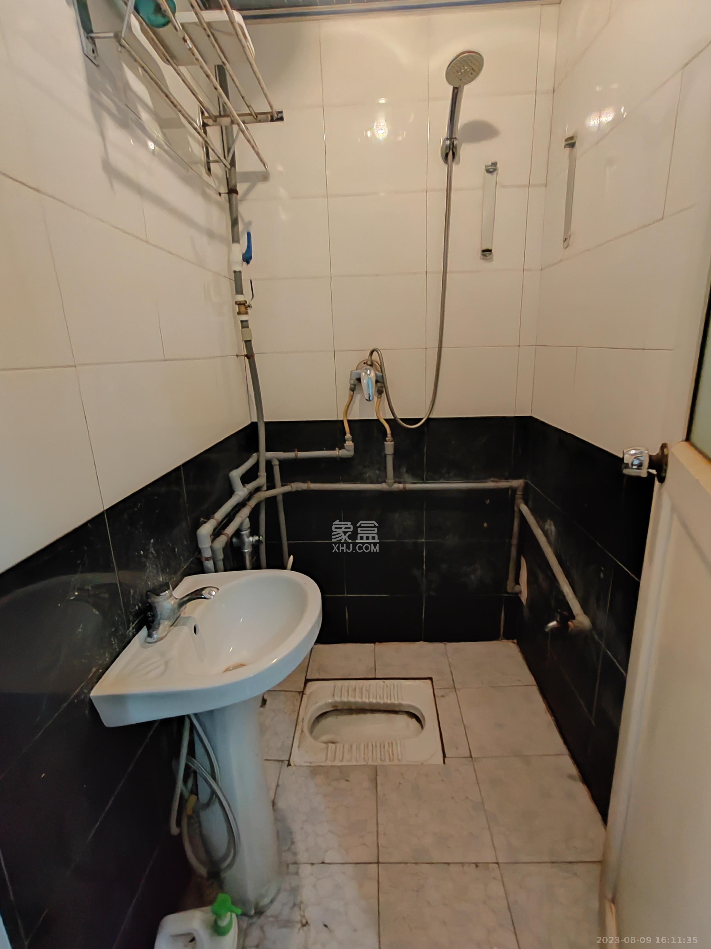 城西安置小区  3室2厅2卫   1500.00元/月室内图