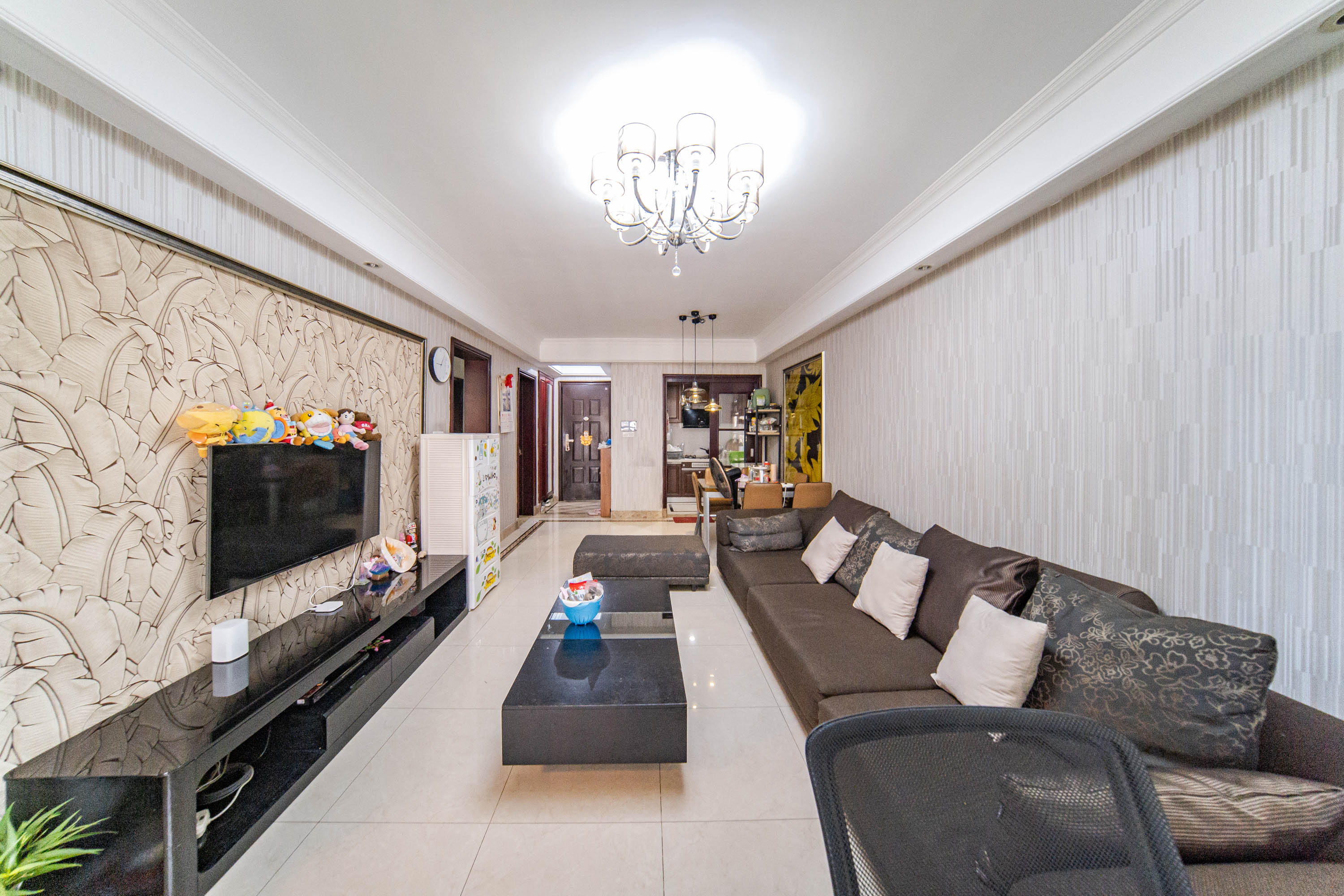 中海国际一期  3室2厅1卫    83.0万客厅