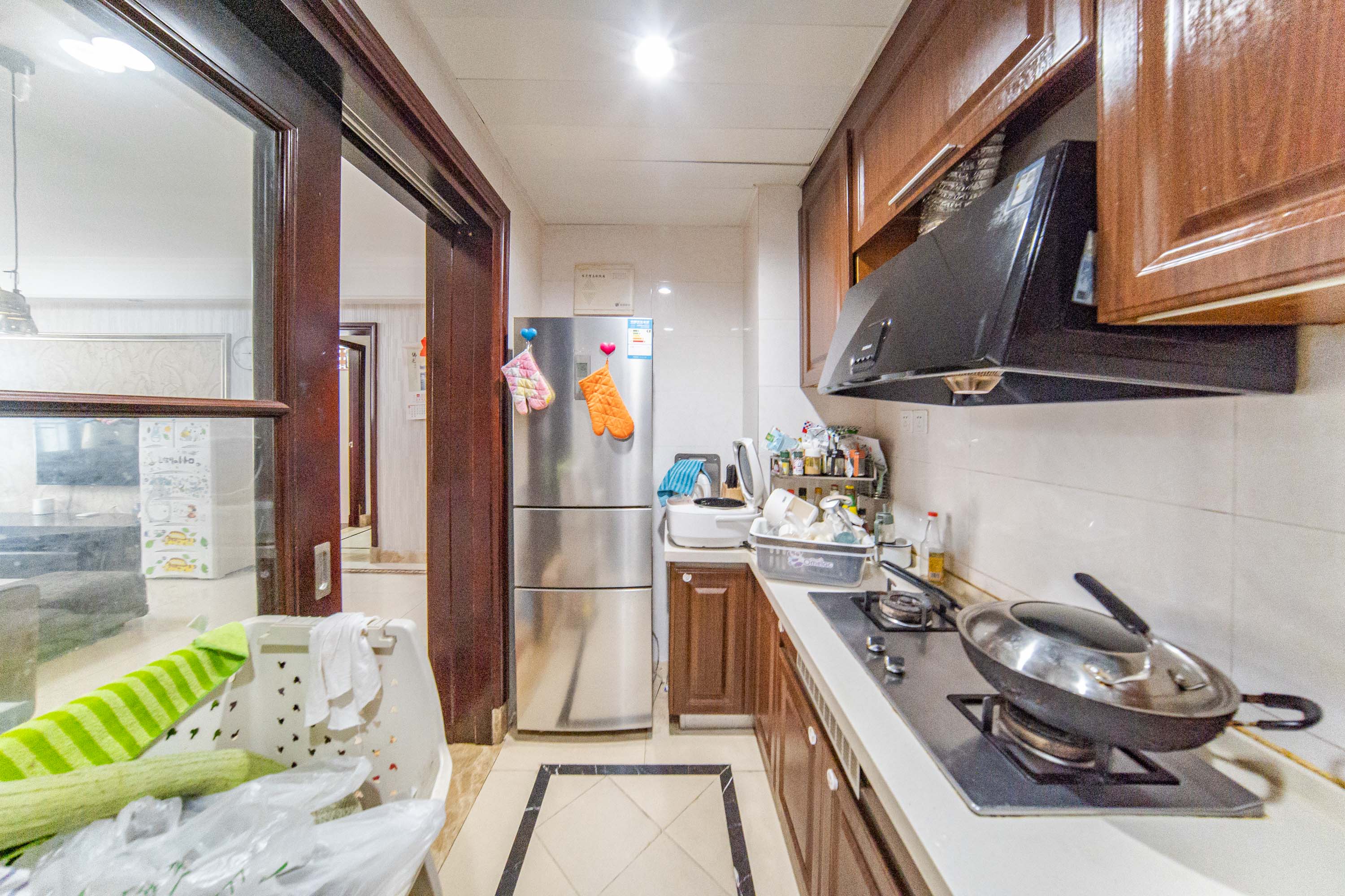 中海国际一期  3室2厅1卫    83.0万厨房