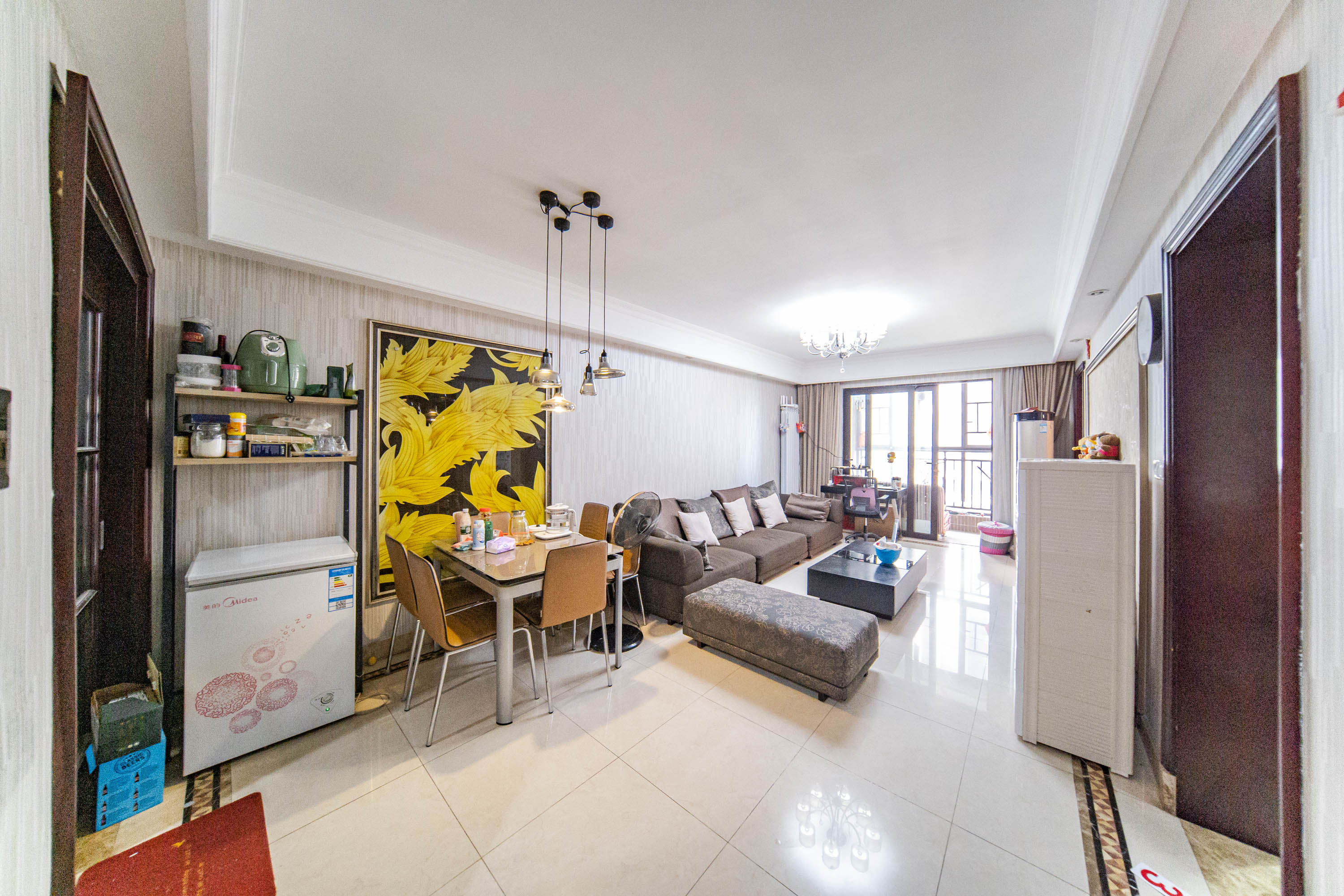 中海国际一期  3室2厅1卫    83.0万客厅