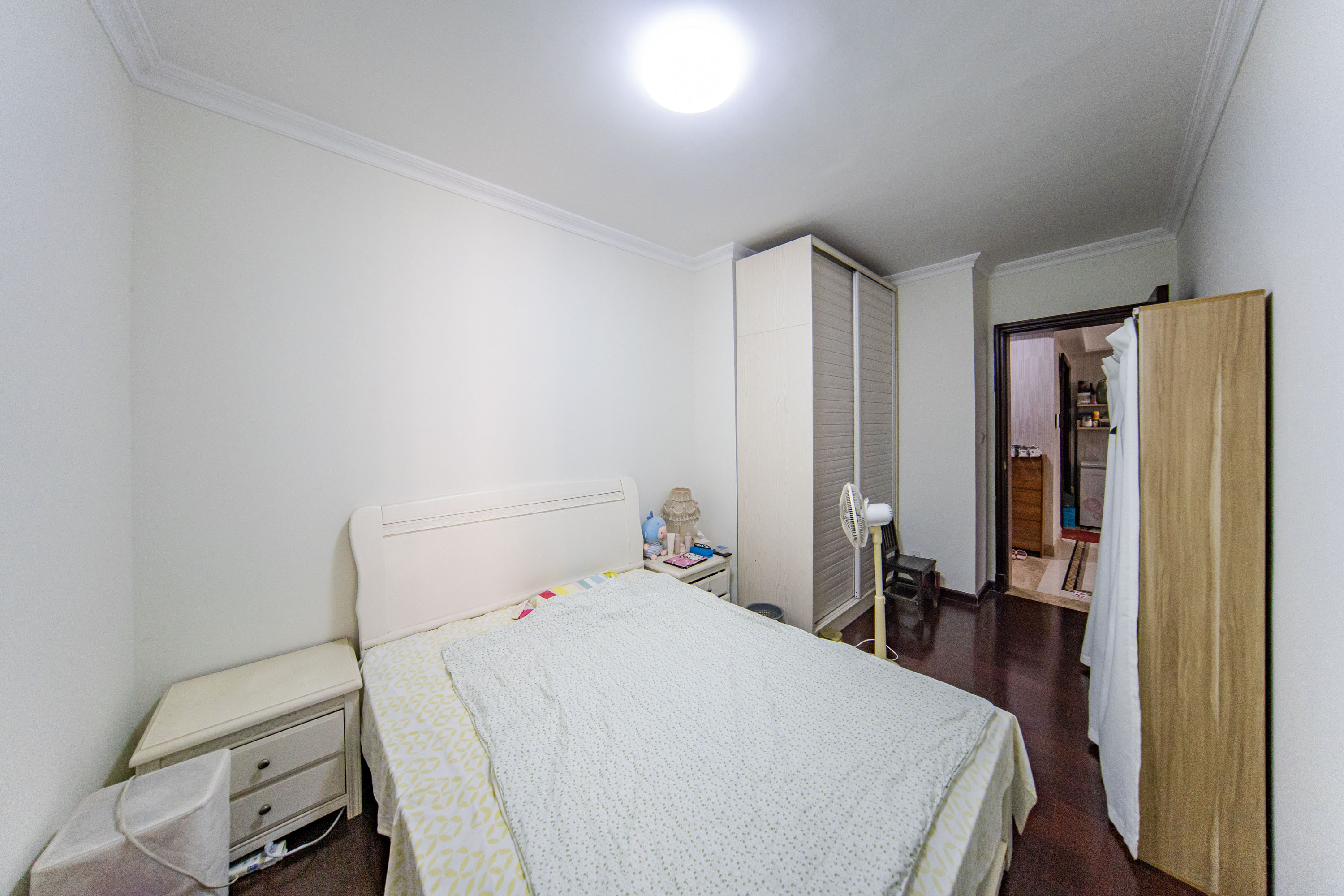 中海国际一期  3室2厅1卫    83.0万卧室