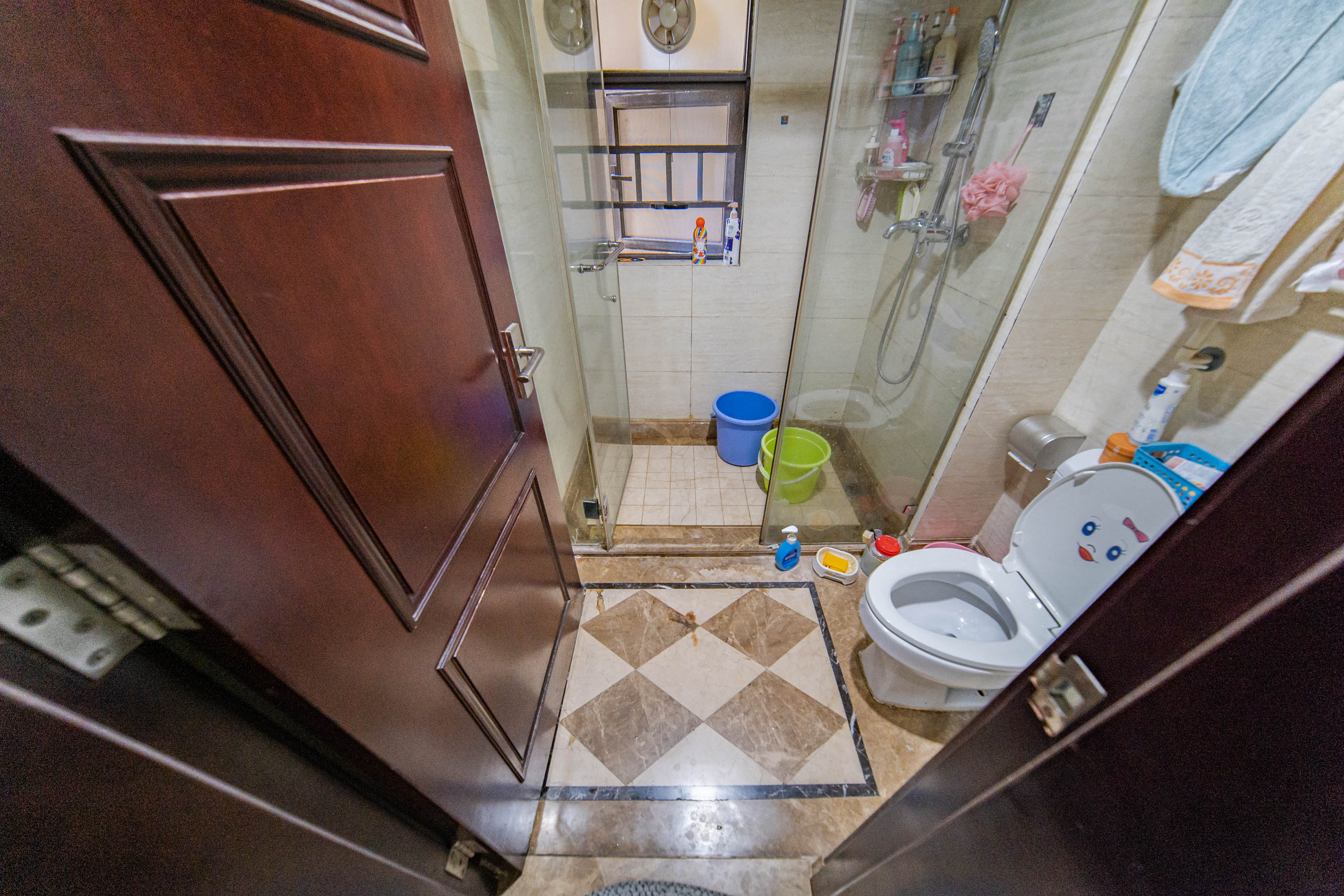 中海国际一期  3室2厅1卫    83.0万卫生间