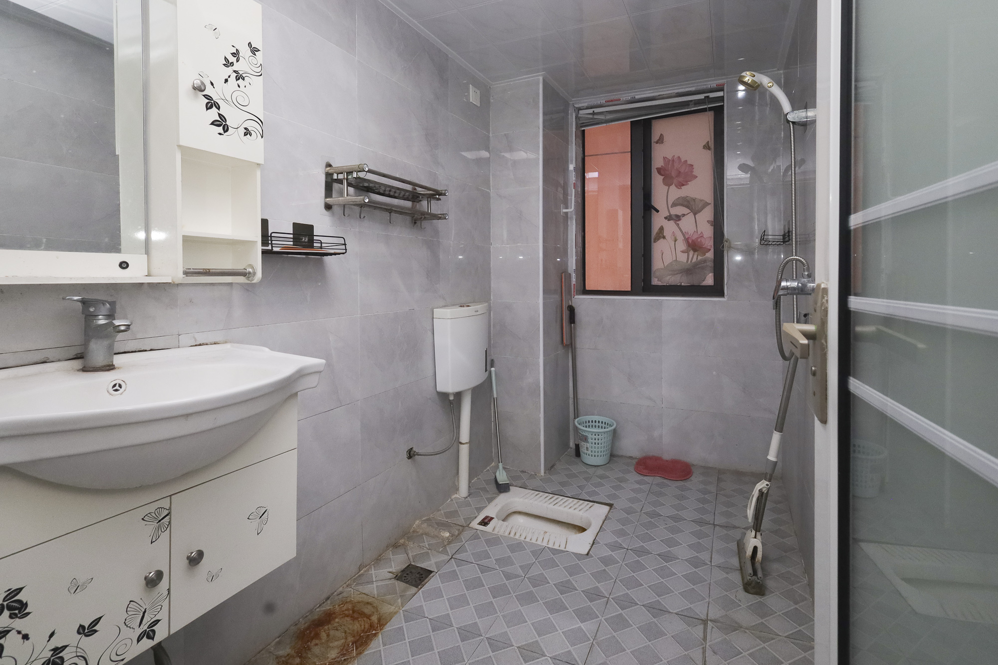 联晟大厦 3室2厅2卫 110.0万 联晟大厦 3室2厅2卫 110.0万卫生间