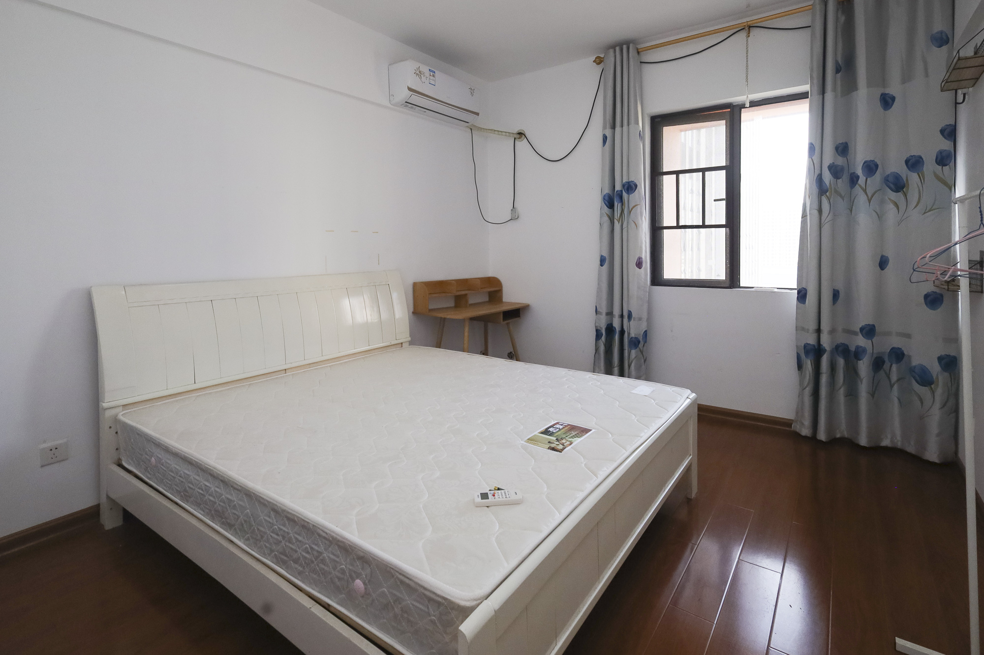 联晟大厦 3室2厅2卫 110.0万 联晟大厦 3室2厅2卫 110.0万卧室