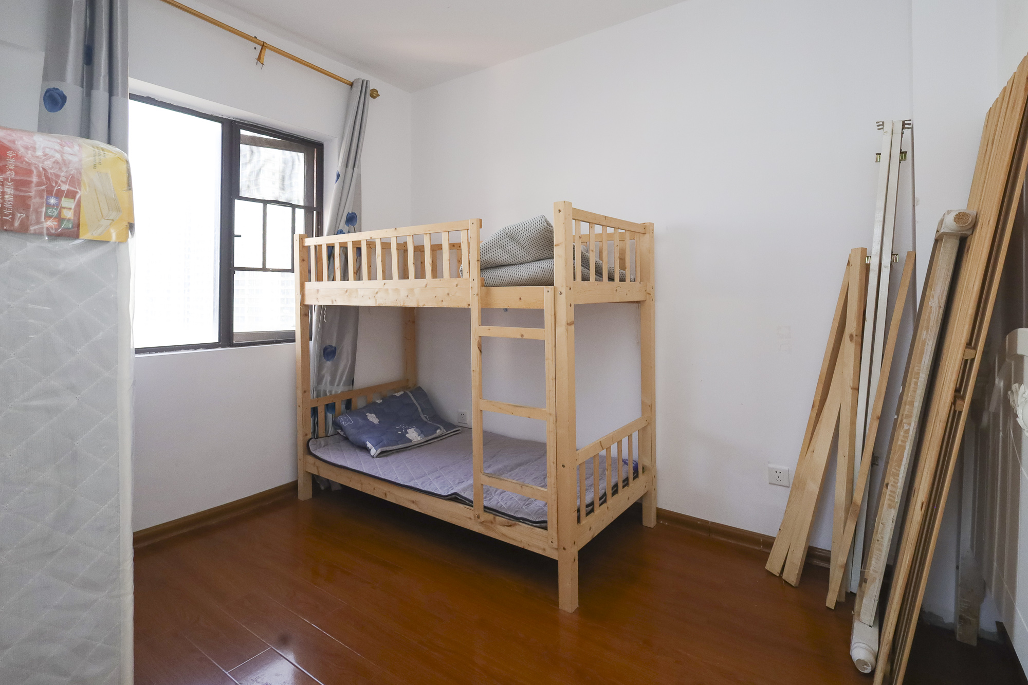 联晟大厦 3室2厅2卫 110.0万 联晟大厦 3室2厅2卫 110.0万卧室