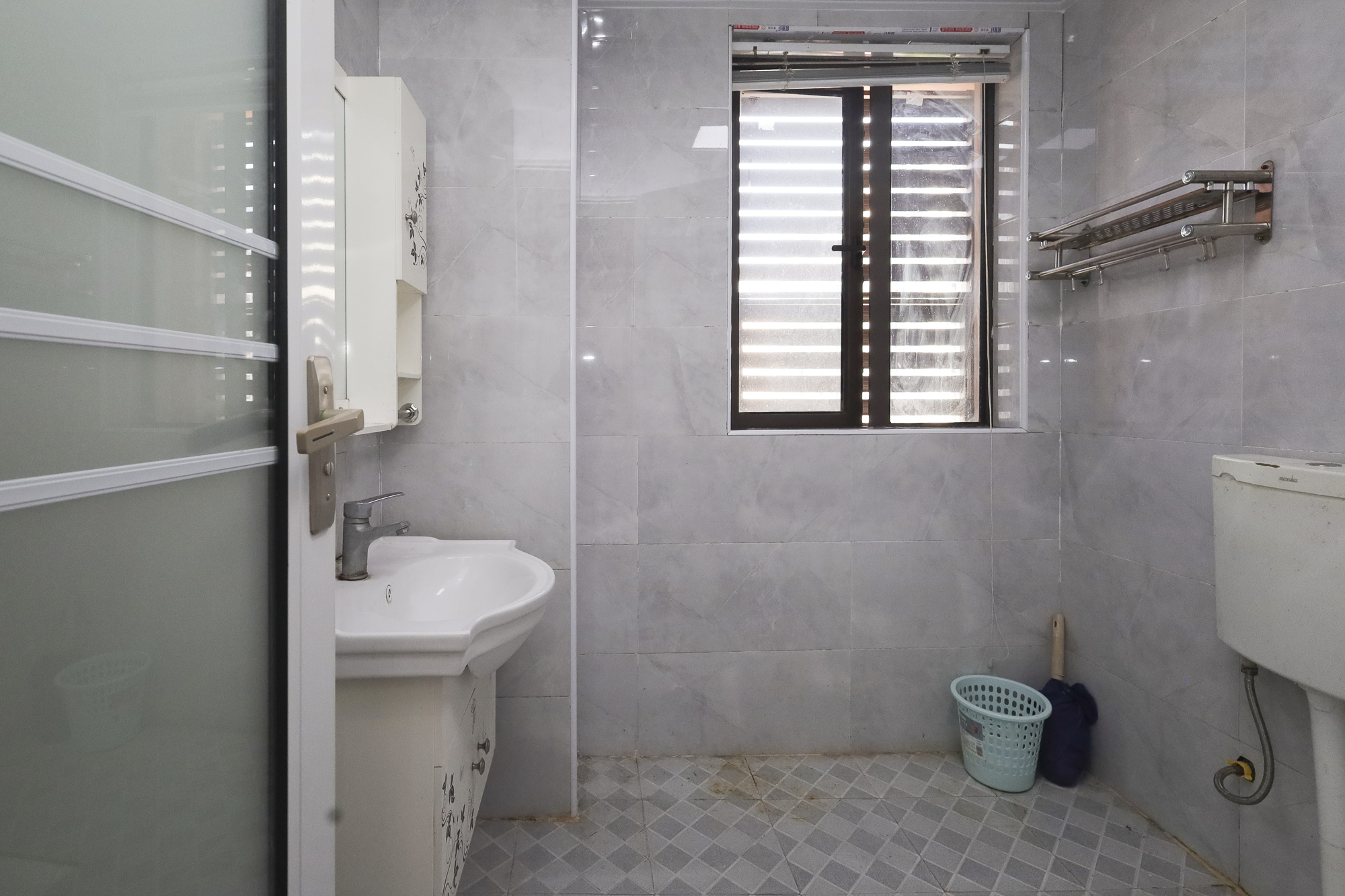 联晟大厦 3室2厅2卫 110.0万 联晟大厦 3室2厅2卫 110.0万卫生间