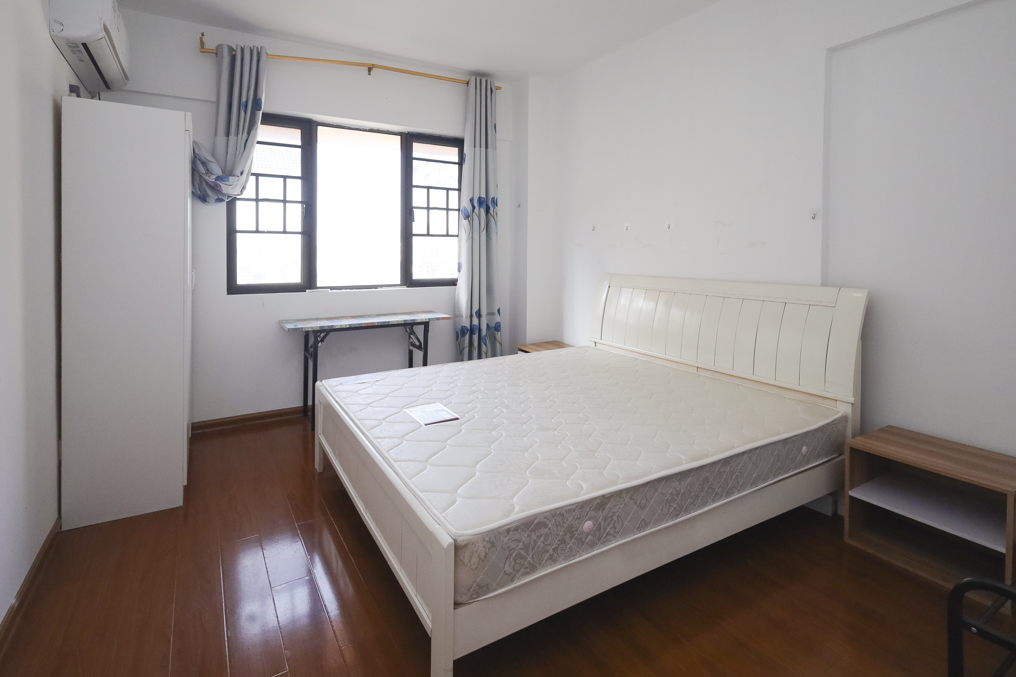 联晟大厦 3室2厅2卫 110.0万 联晟大厦 3室2厅2卫 110.0万卧室