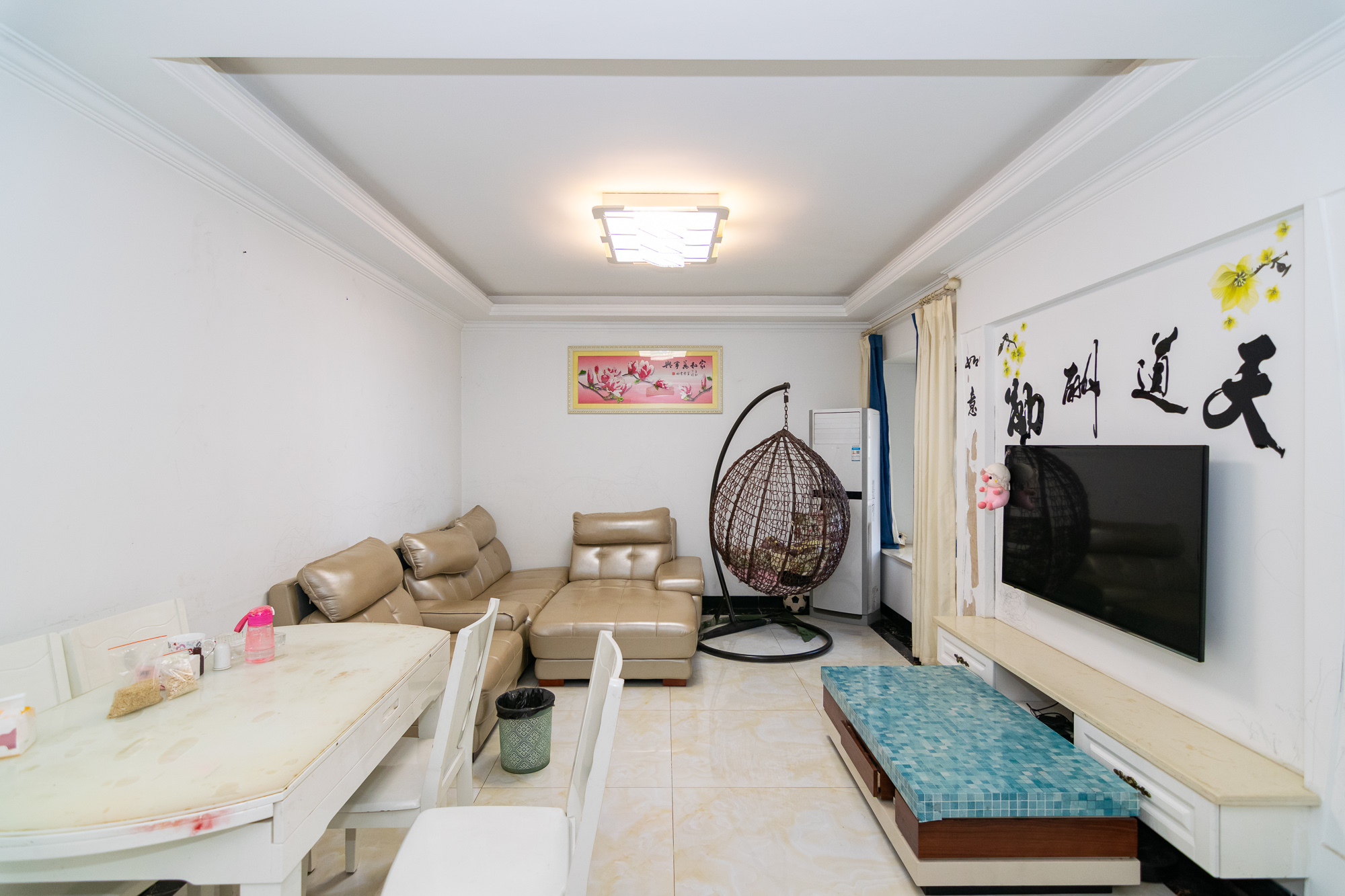 金地三千府(金地湖山樾、金地自在城) 3室2厅1卫 55.0万 金地三千府(金地湖山樾、金地自在城) 3室2厅1卫 55.0万客厅