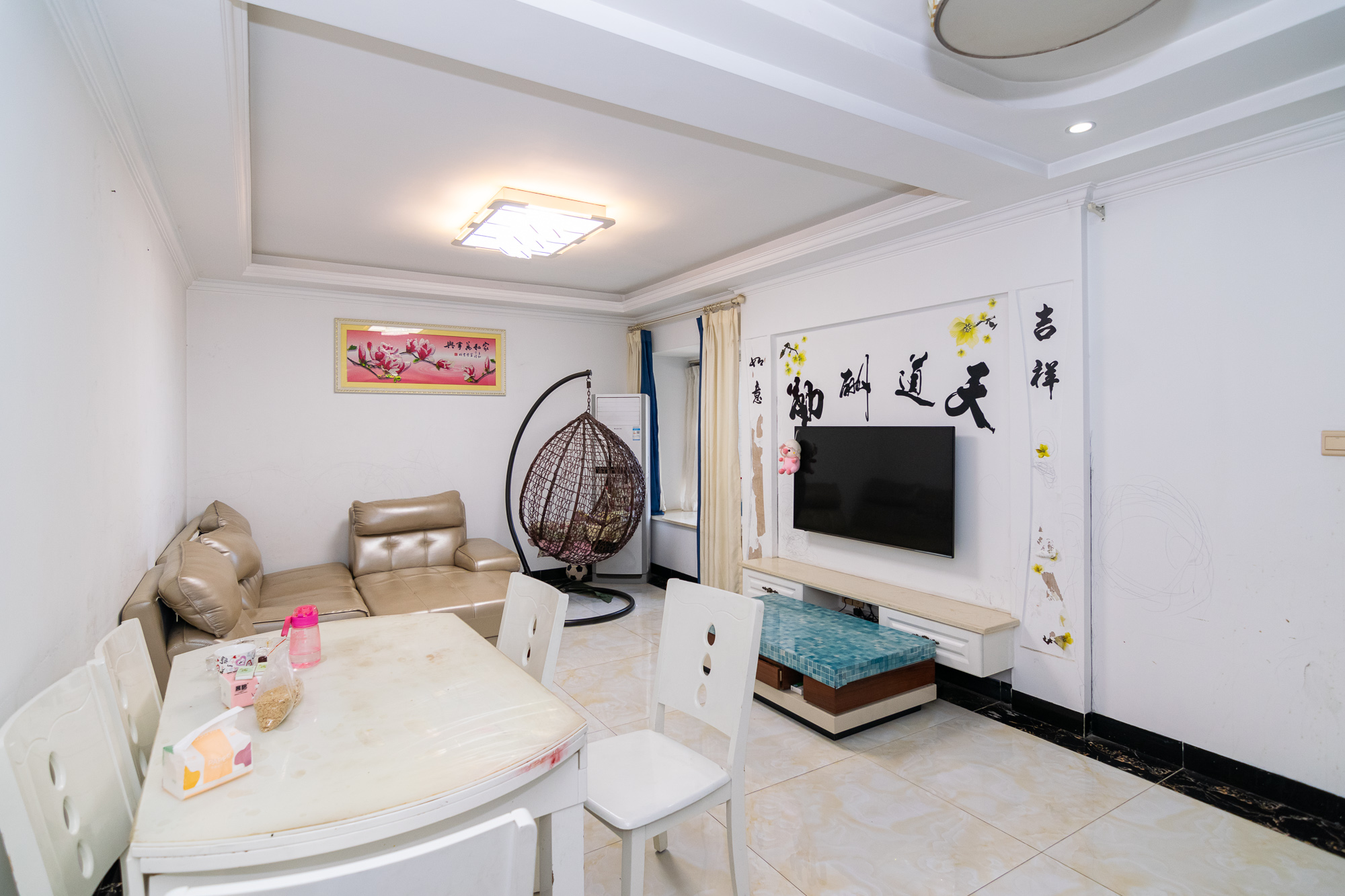 金地三千府(金地湖山樾、金地自在城) 3室2厅1卫 55.0万 金地三千府(金地湖山樾、金地自在城) 3室2厅1卫 55.0万客厅