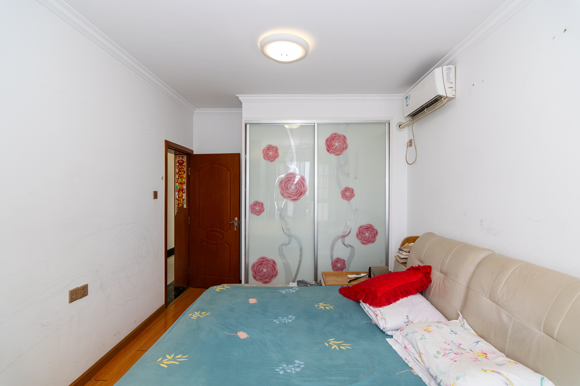 金地三千府(金地湖山樾、金地自在城) 3室2厅1卫 55.0万 金地三千府(金地湖山樾、金地自在城) 3室2厅1卫 55.0万卧室