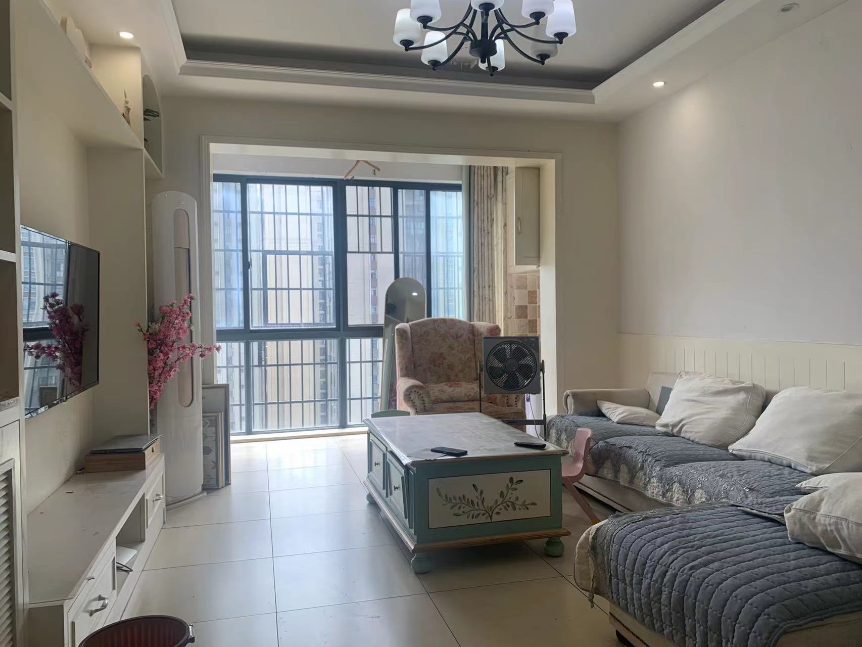 巨友中央公馆 3室2厅1卫 48.0万 巨友中央公馆 3室2厅1卫 48.0万客厅