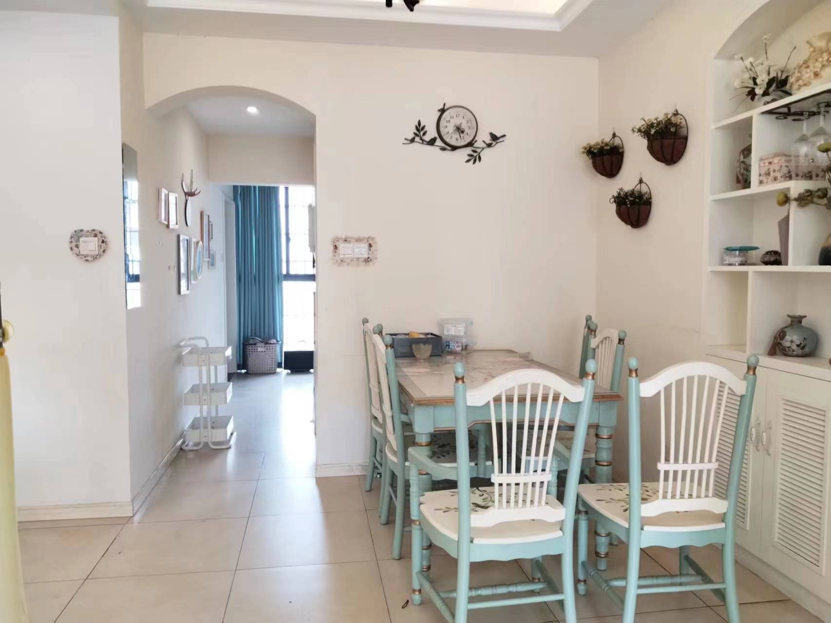 巨友中央公馆 3室2厅1卫 48.0万 巨友中央公馆 3室2厅1卫 48.0万客厅