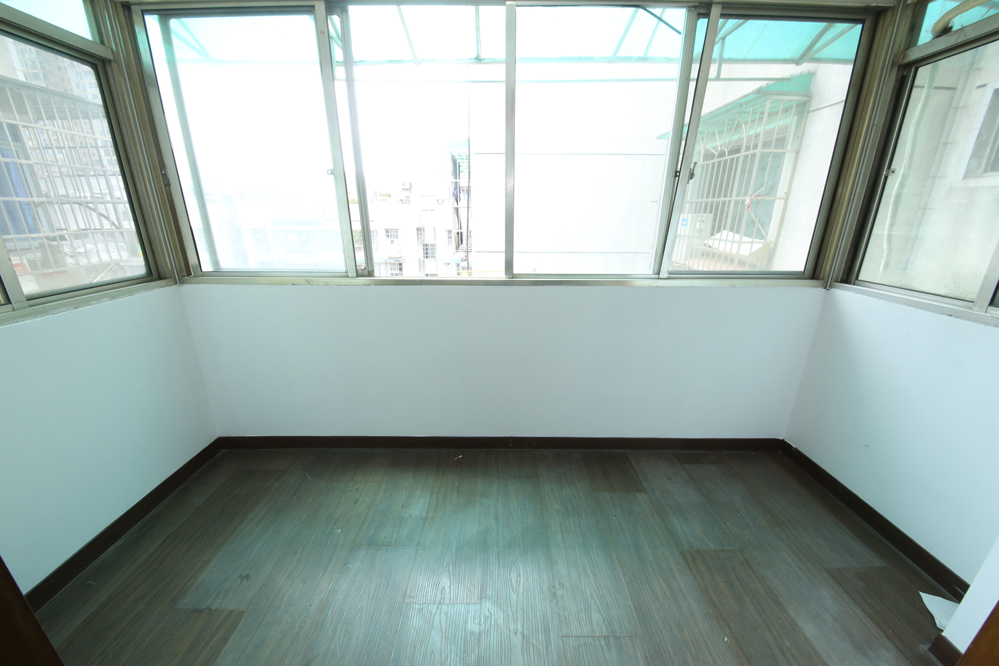 安泰新村  4室2厅2卫   80.00万其他