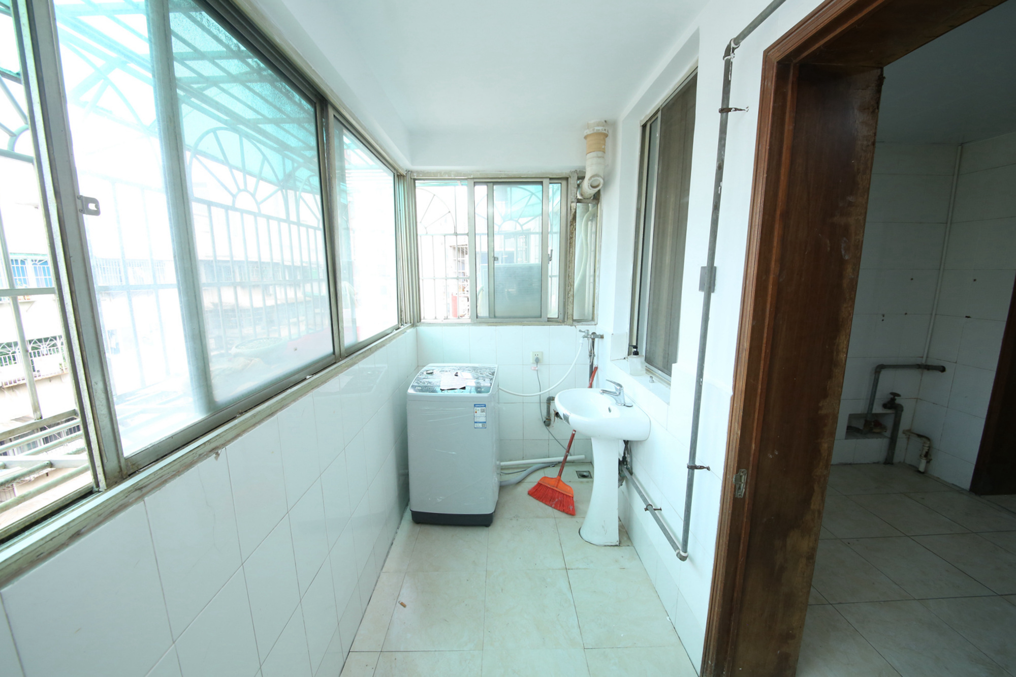 安泰新村  4室2厅2卫   80.00万其他