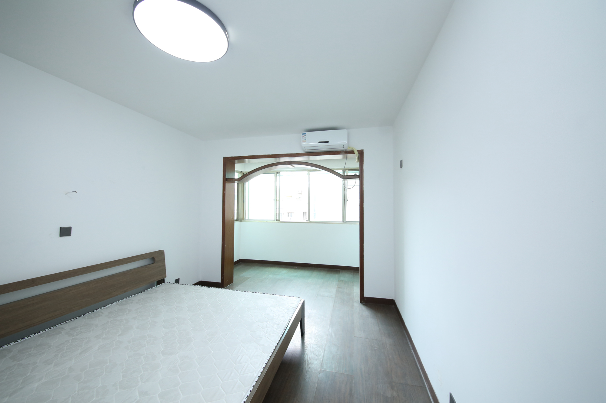 安泰新村  4室2厅2卫   80.00万卧室
