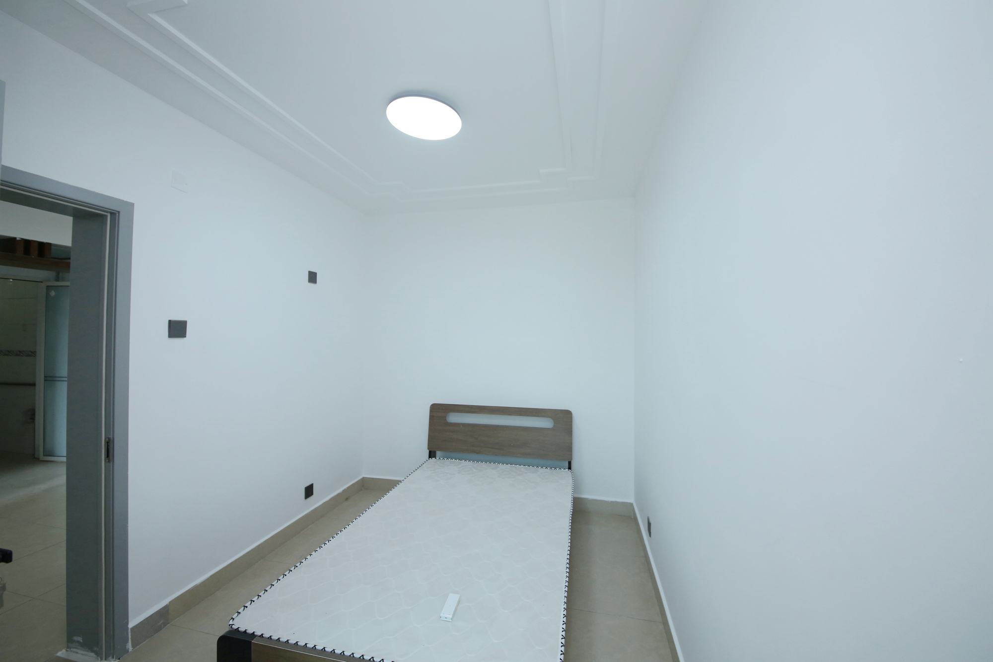 安泰新村  4室2厅2卫   80.00万卧室