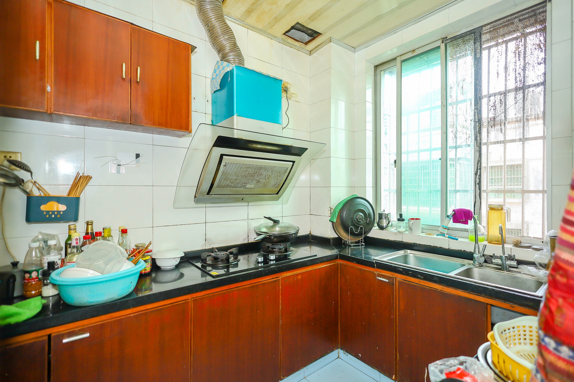 中南汽车世界  2室1厅1卫   31.80万 中南汽车世界  2室1厅1卫   31.80万厨房