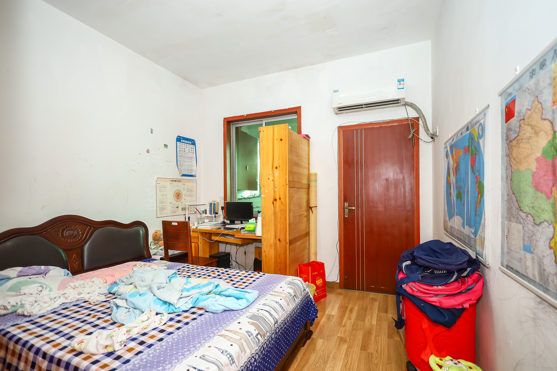 中南汽车世界  2室1厅1卫   31.80万 中南汽车世界  2室1厅1卫   31.80万卧室