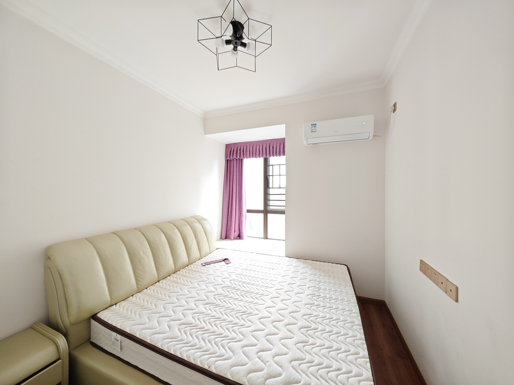 中建信和城  2室2厅1卫    85.0万 中建信和城  2室2厅1卫    85.0万卧室