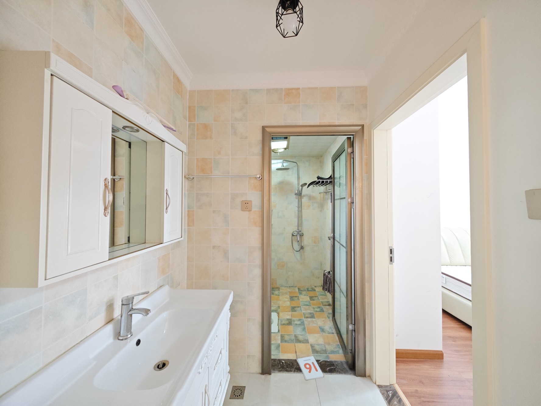 中建信和城  2室2厅1卫    85.0万 中建信和城  2室2厅1卫    85.0万卫生间