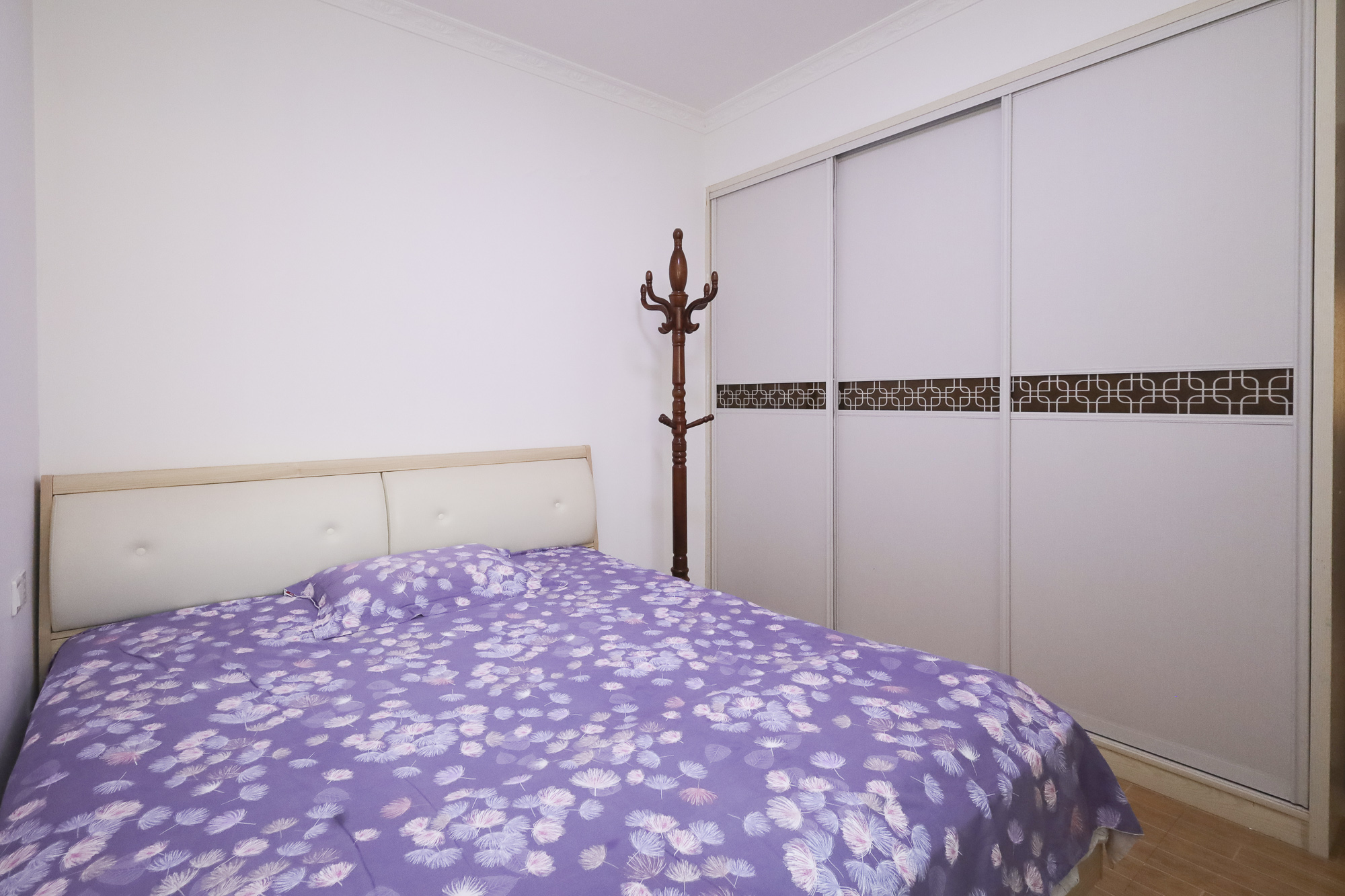 世茂铂翠湾二期 3室2厅1卫 119.0万 世茂铂翠湾二期 3室2厅1卫 119.0万卧室