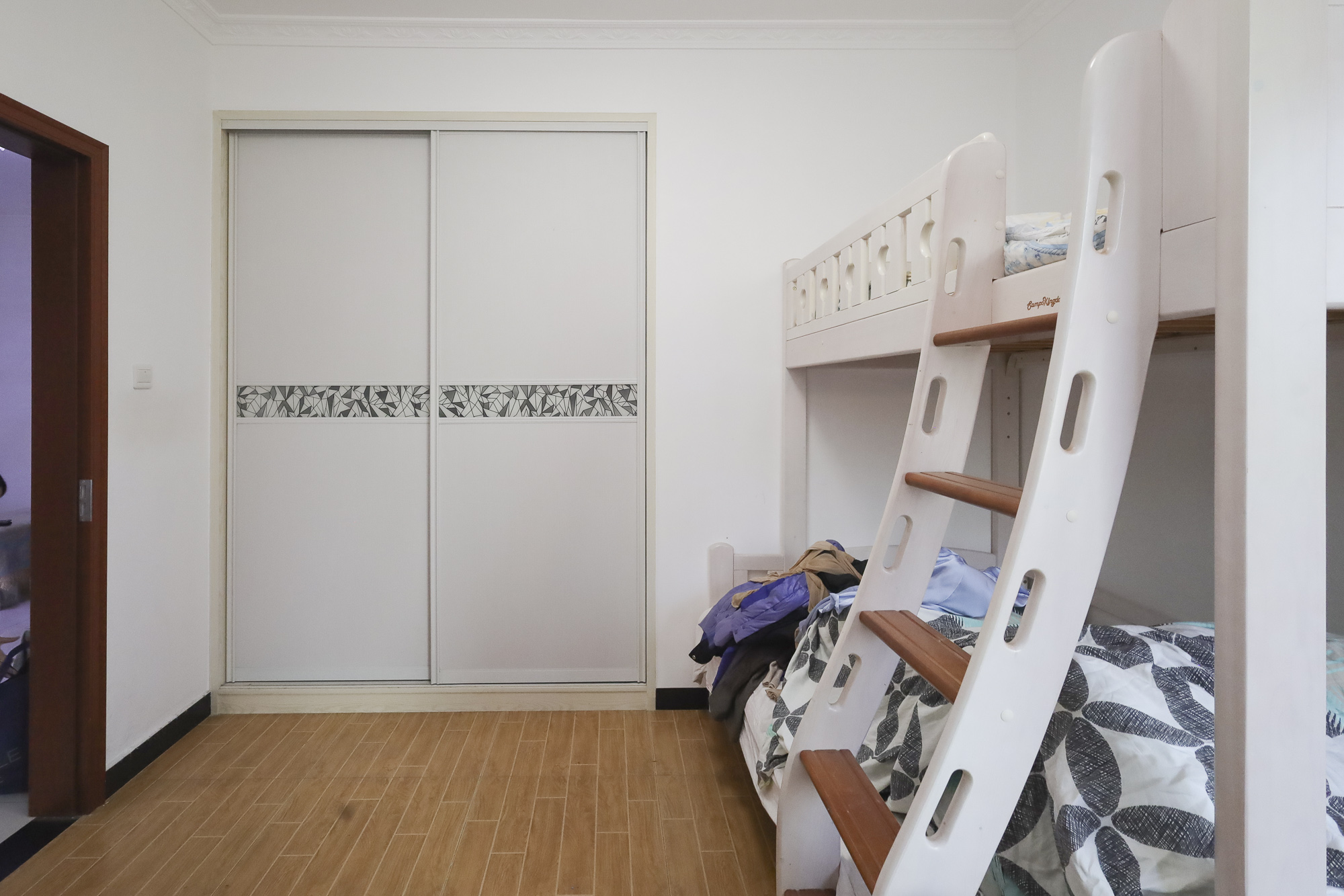 世茂铂翠湾二期 3室2厅1卫 119.0万 世茂铂翠湾二期 3室2厅1卫 119.0万卧室