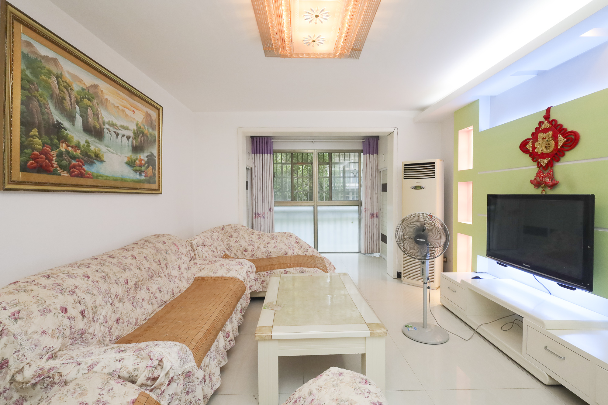 新诚小区 2室2厅1卫 48.00万 新诚小区 2室2厅1卫 48.00万客厅