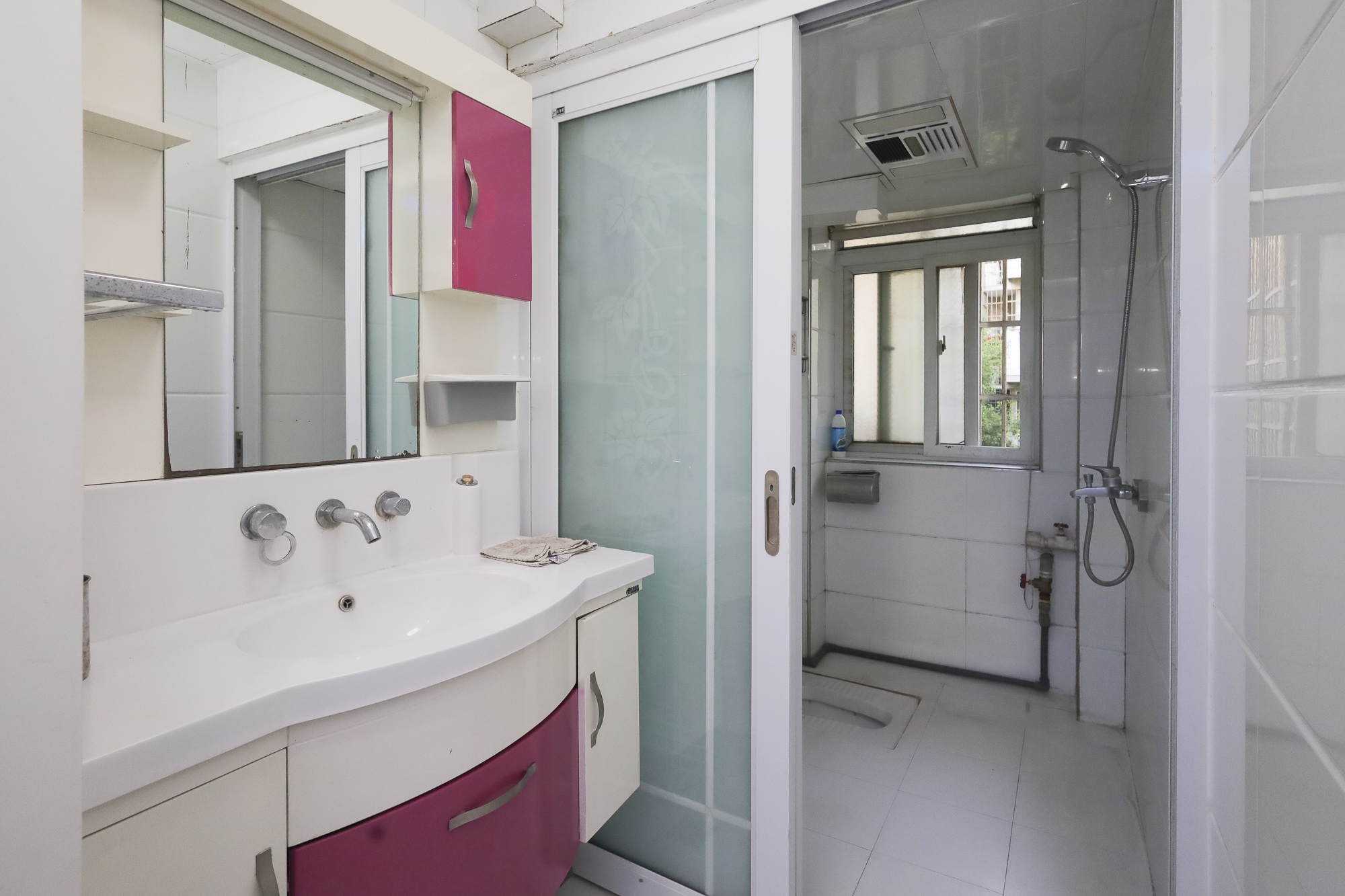 新诚小区 2室2厅1卫 48.00万 新诚小区 2室2厅1卫 48.00万卫生间