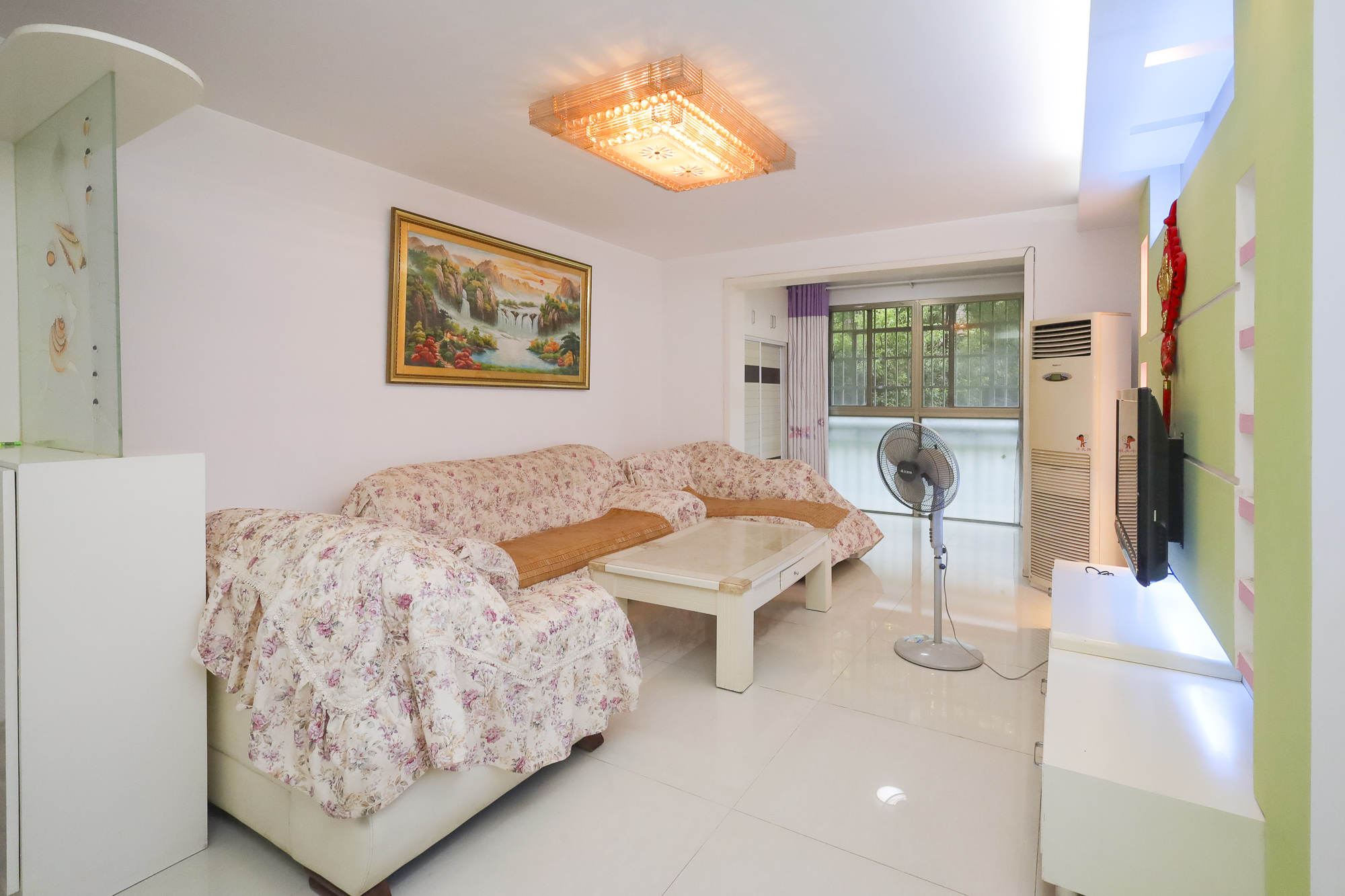 新诚小区 2室2厅1卫 48.00万 新诚小区 2室2厅1卫 48.00万客厅