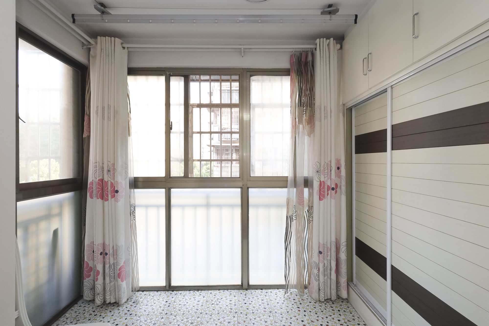 新诚小区 2室2厅1卫 48.00万 新诚小区 2室2厅1卫 48.00万阳台