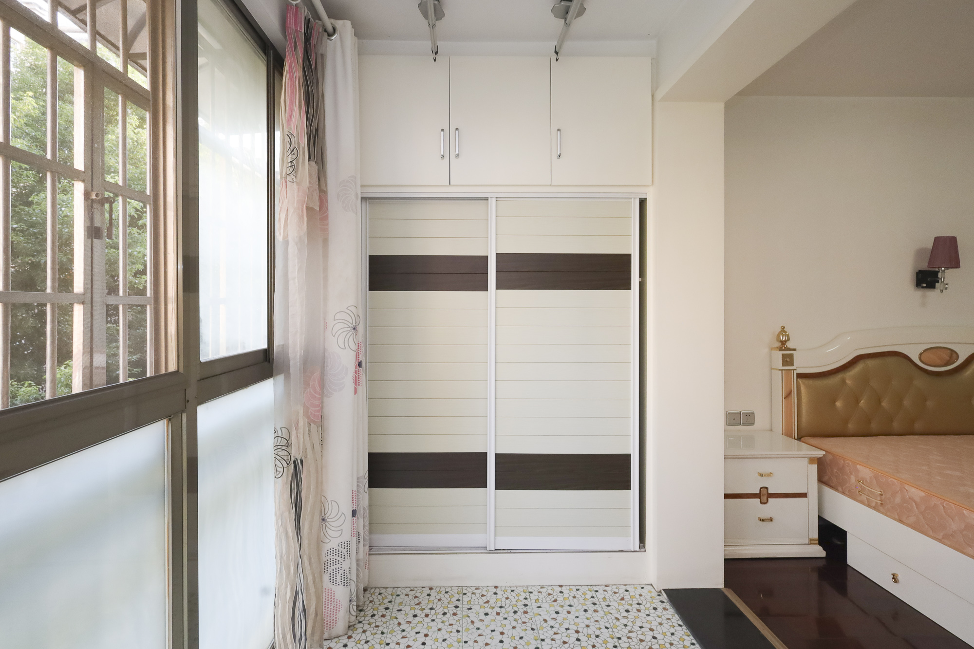 新诚小区 2室2厅1卫 48.00万 新诚小区 2室2厅1卫 48.00万阳台