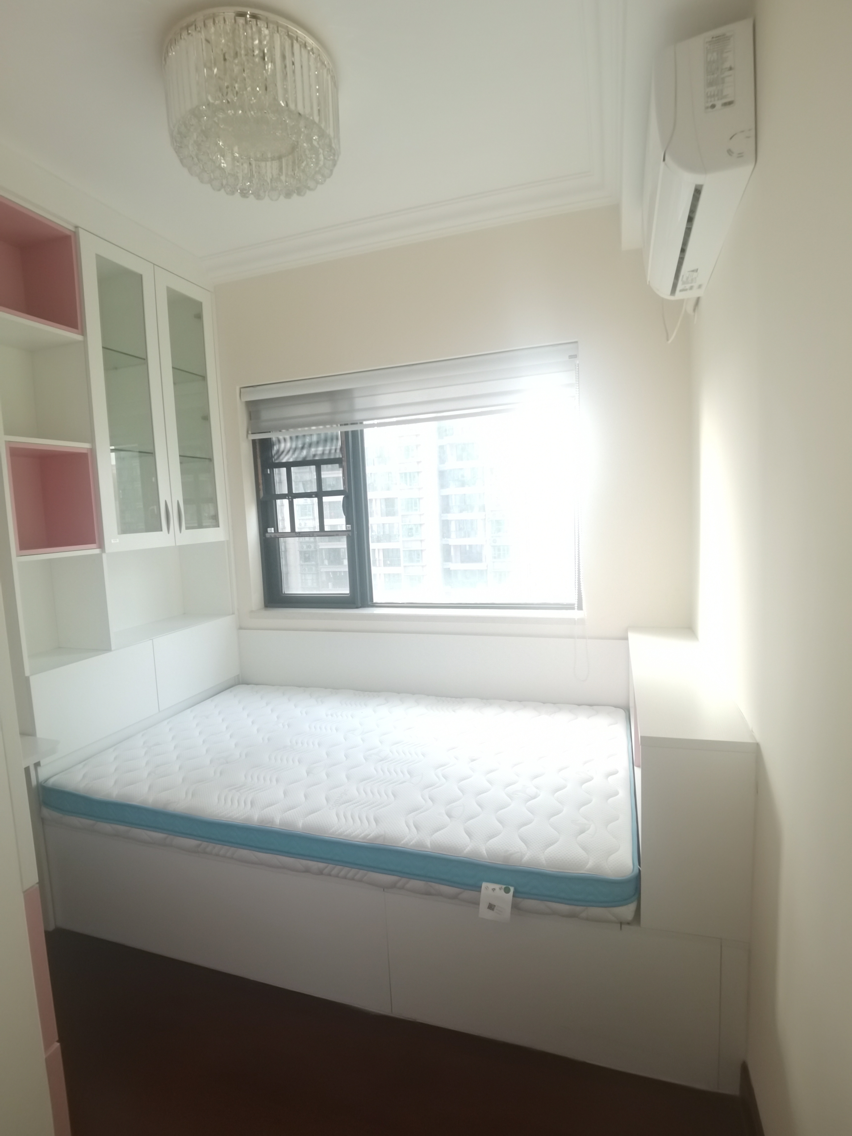 恒大翡翠华庭  3室2厅2卫    70.0万 恒大翡翠华庭  3室2厅2卫    70.0万客厅