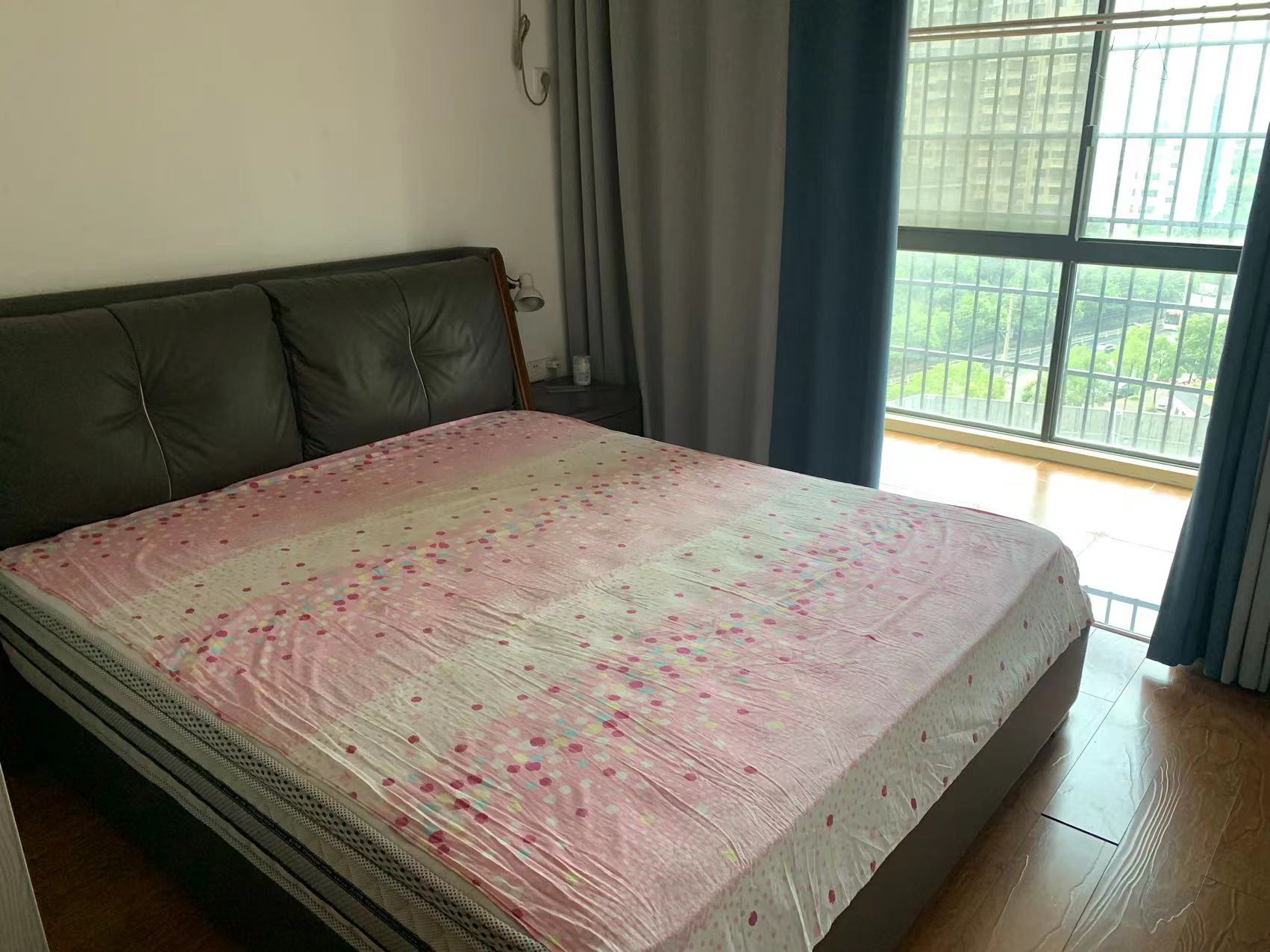 星河国际  3室2厅2卫   2200.00元/月室内图