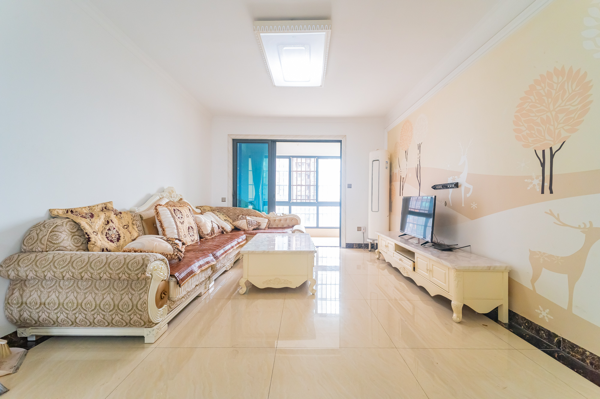 海伦春天  4室2厅1卫    110.0万 海伦春天  4室2厅1卫    110.0万客厅