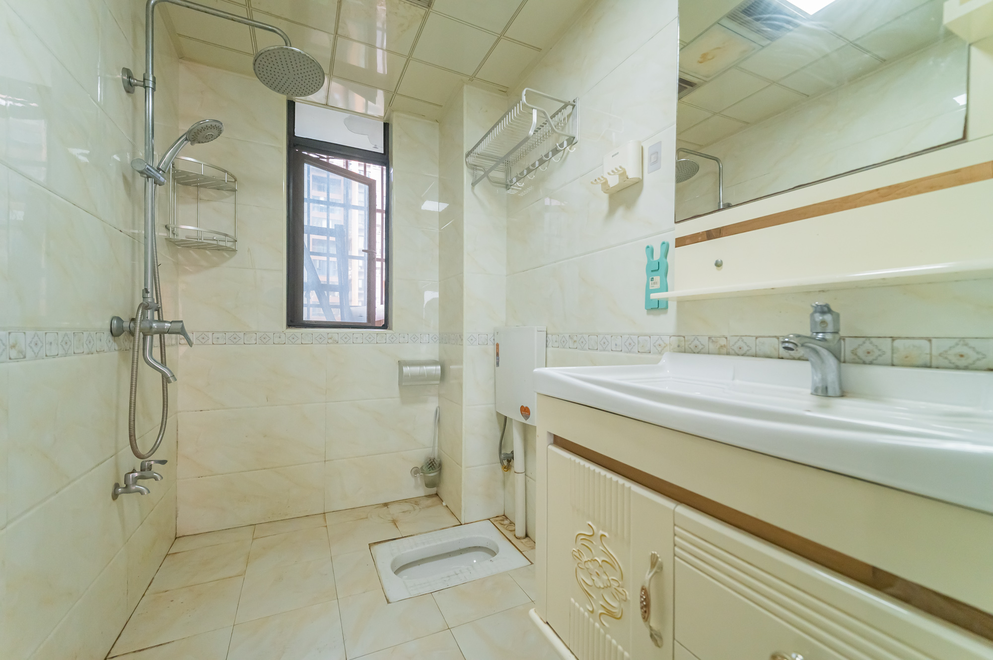 海伦春天  4室2厅1卫    110.0万 海伦春天  4室2厅1卫    110.0万卫生间