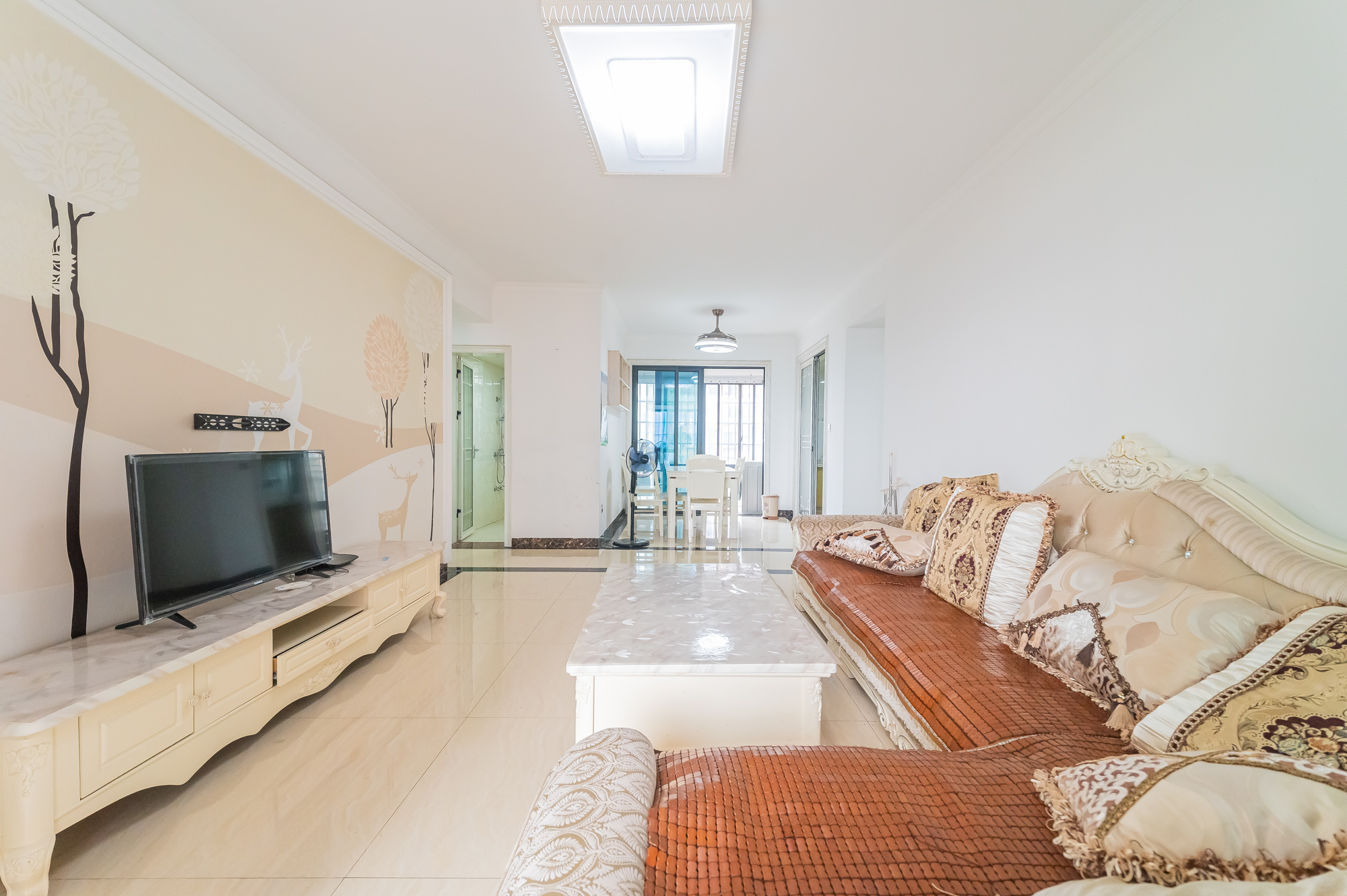 海伦春天  4室2厅1卫    110.0万 海伦春天  4室2厅1卫    110.0万客厅