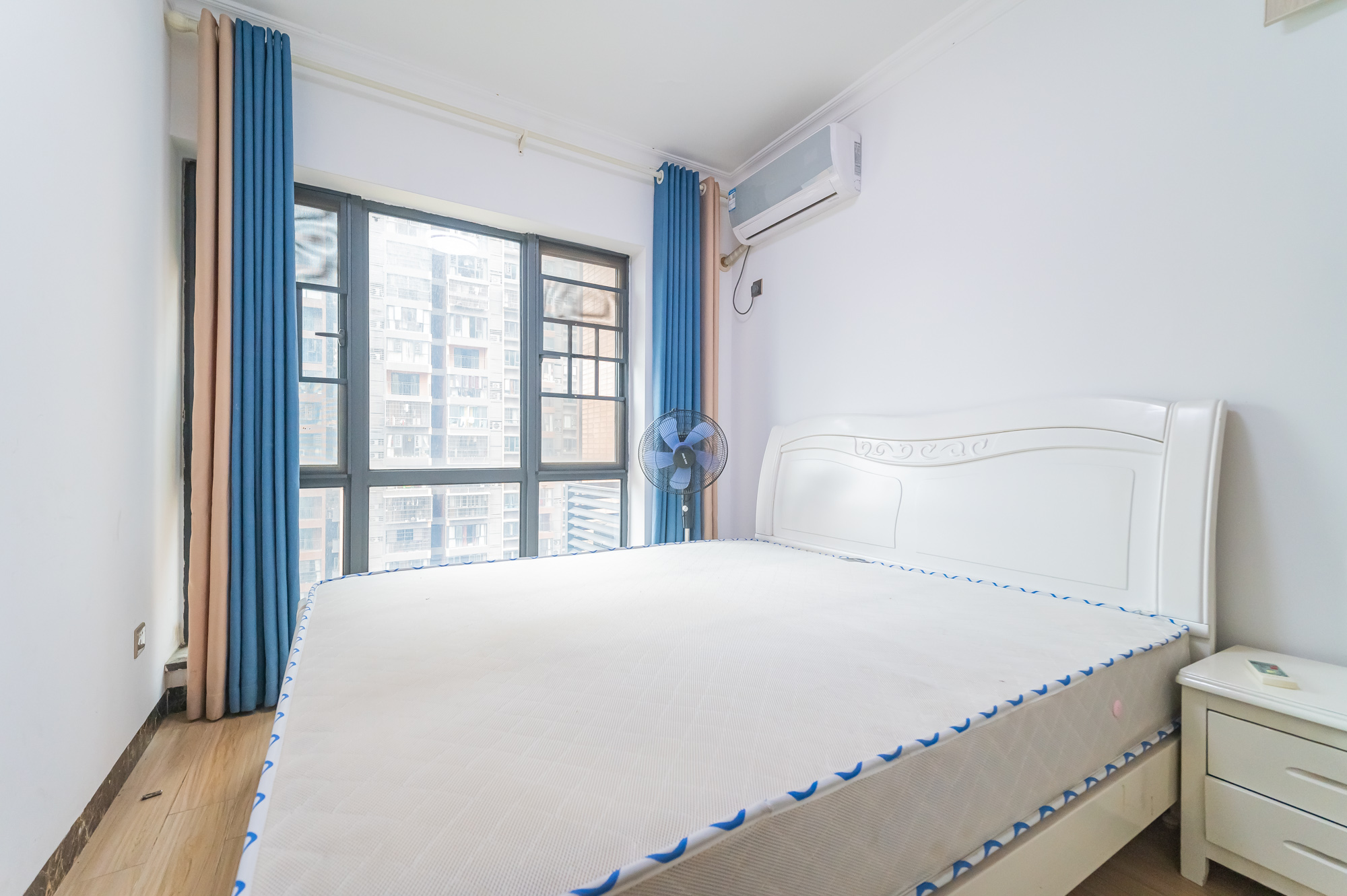 海伦春天  4室2厅1卫    110.0万 海伦春天  4室2厅1卫    110.0万卧室