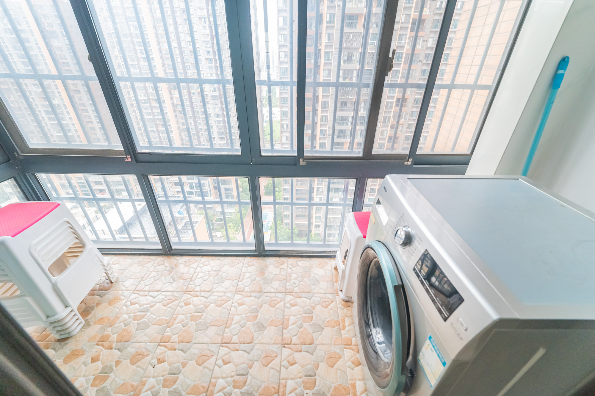 海伦春天  4室2厅1卫    110.0万 海伦春天  4室2厅1卫    110.0万阳台