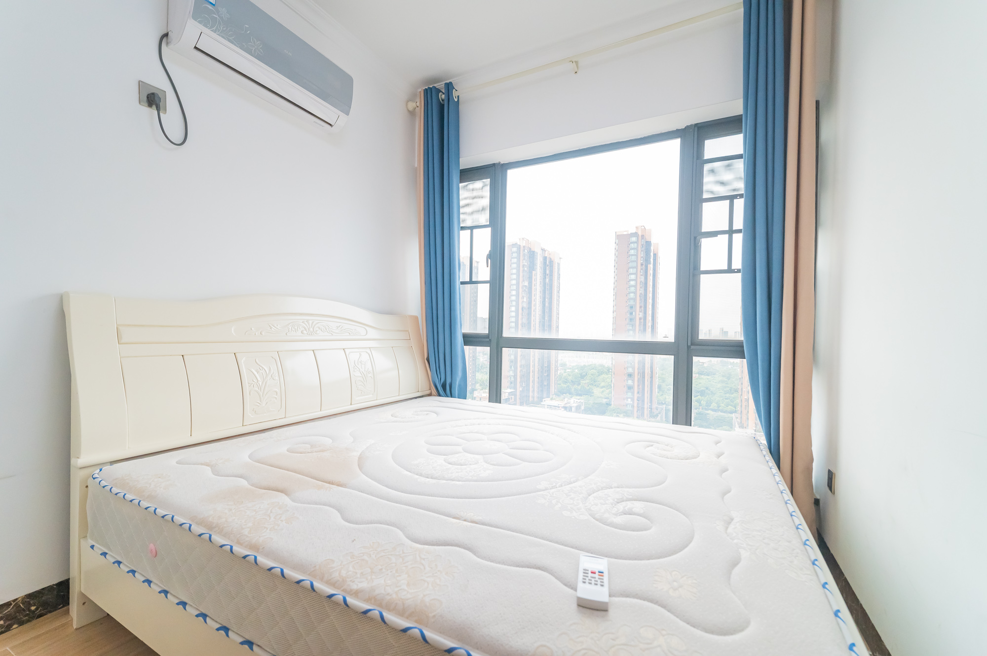 海伦春天  4室2厅1卫    110.0万 海伦春天  4室2厅1卫    110.0万卧室